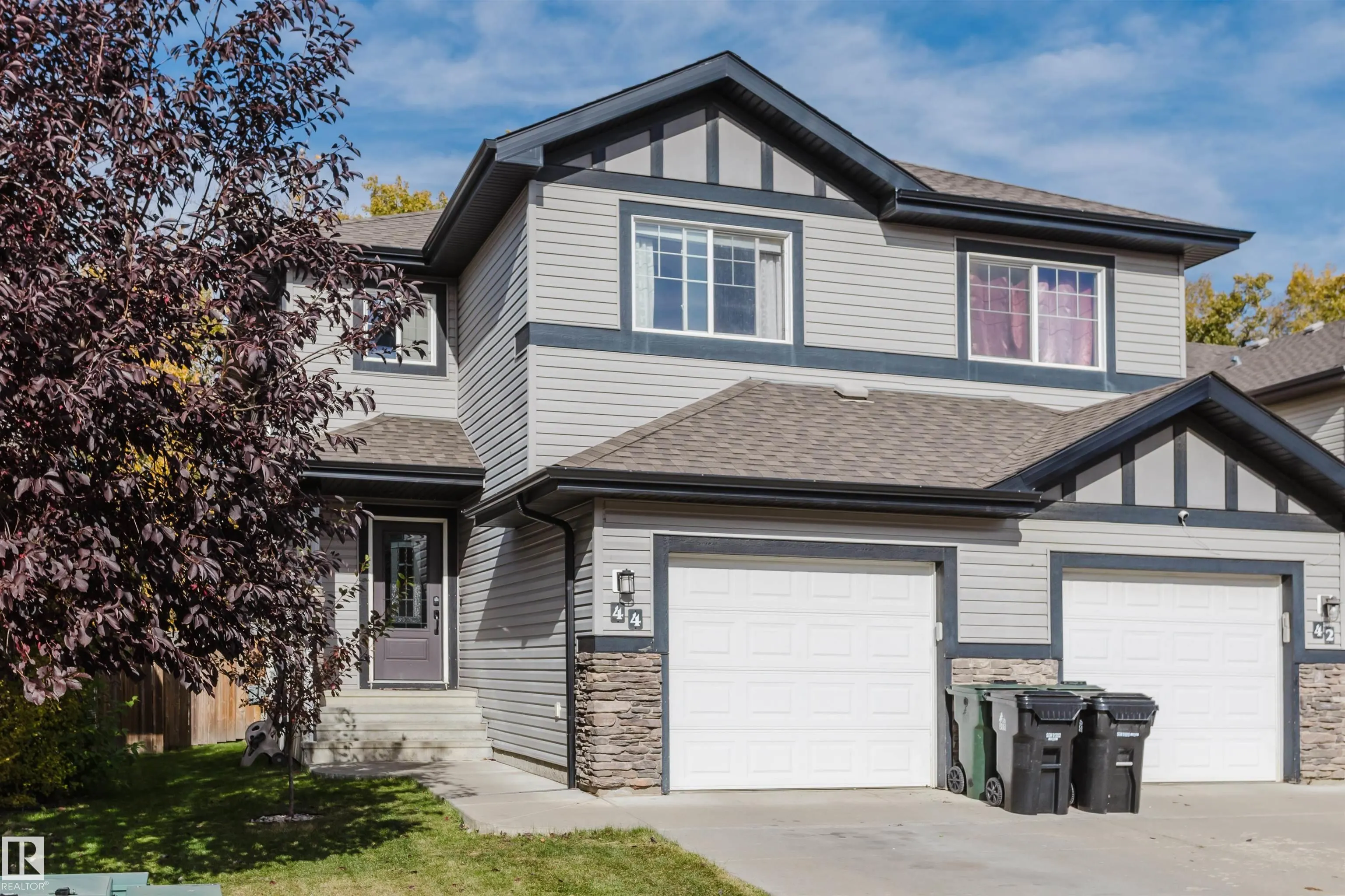 44 HAMILTON Crest