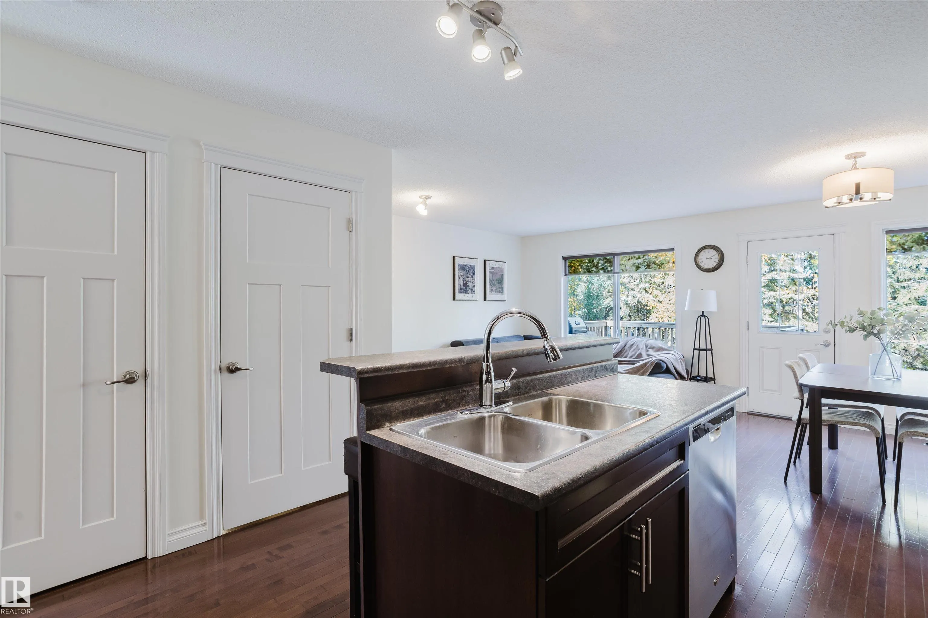 44 HAMILTON Crest