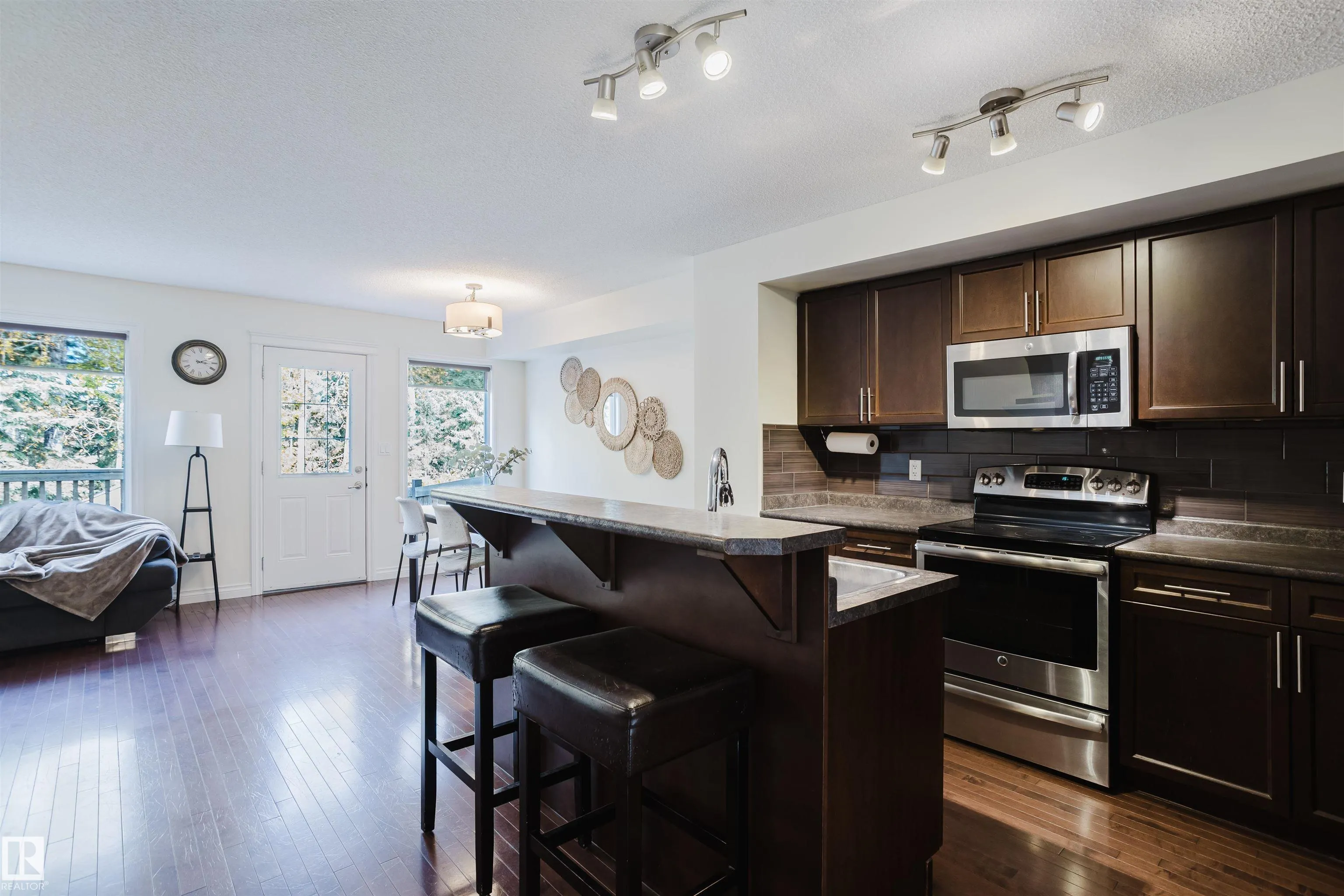 44 HAMILTON Crest