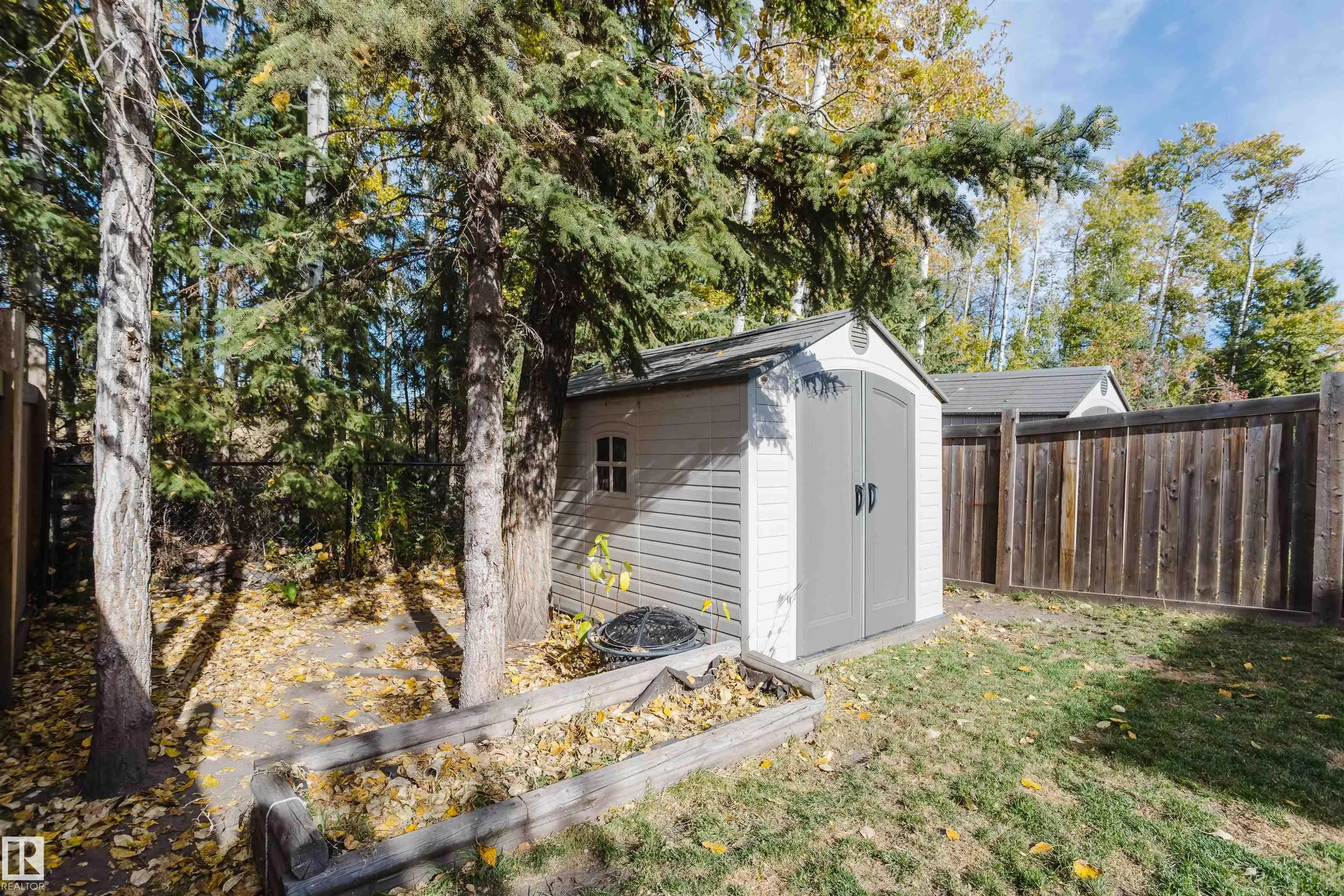 44 HAMILTON Crest