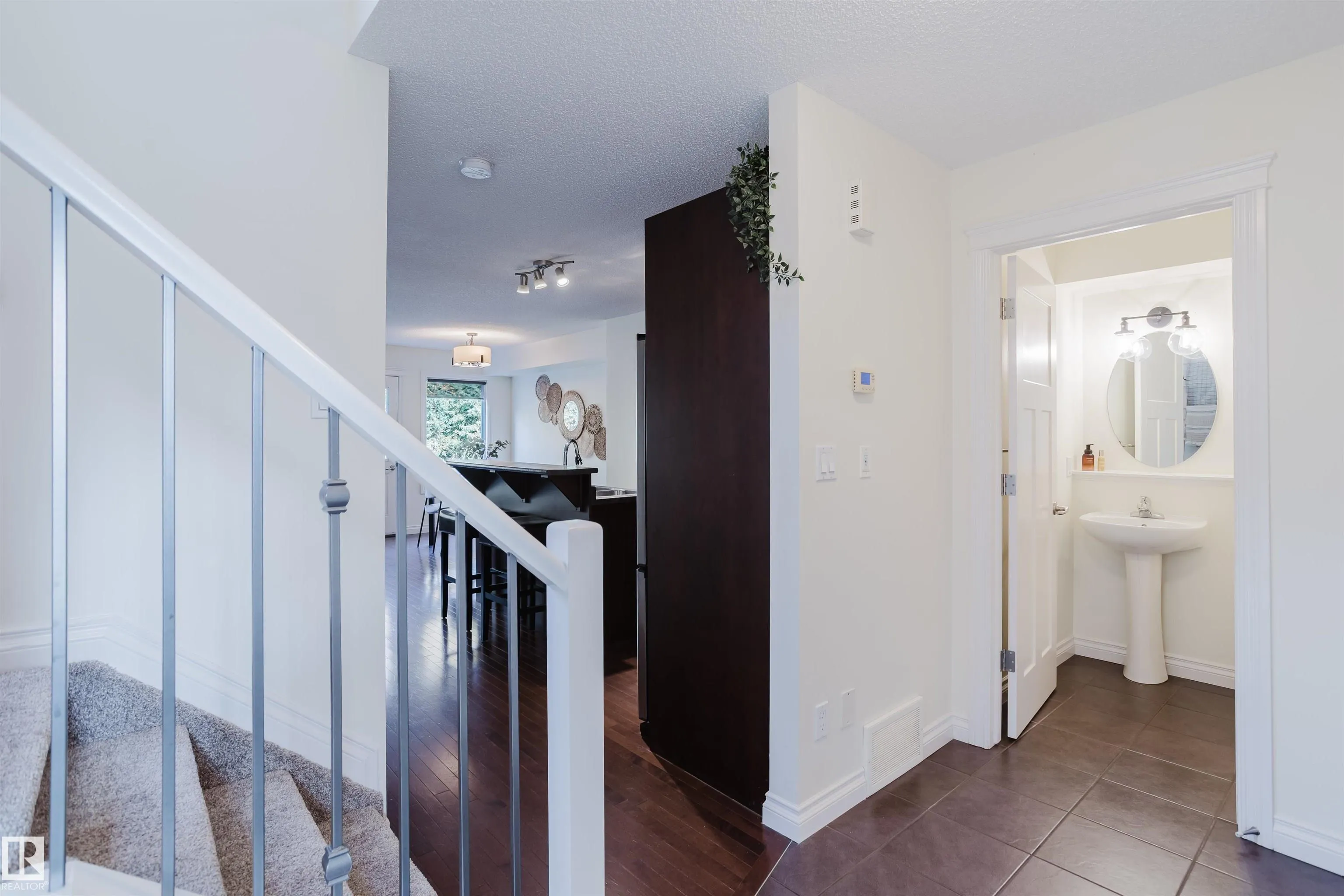 44 HAMILTON Crest
