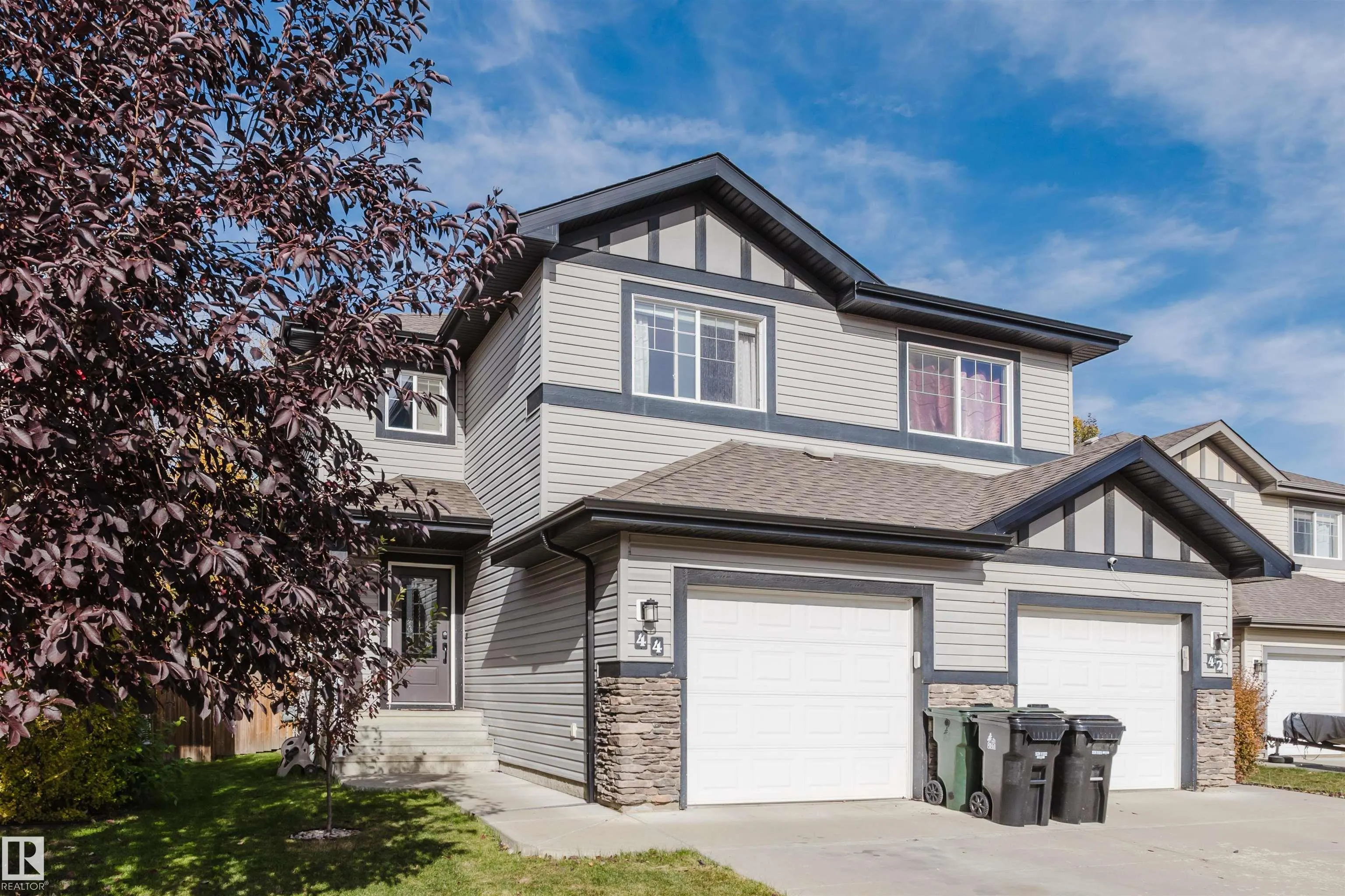 44 HAMILTON Crest