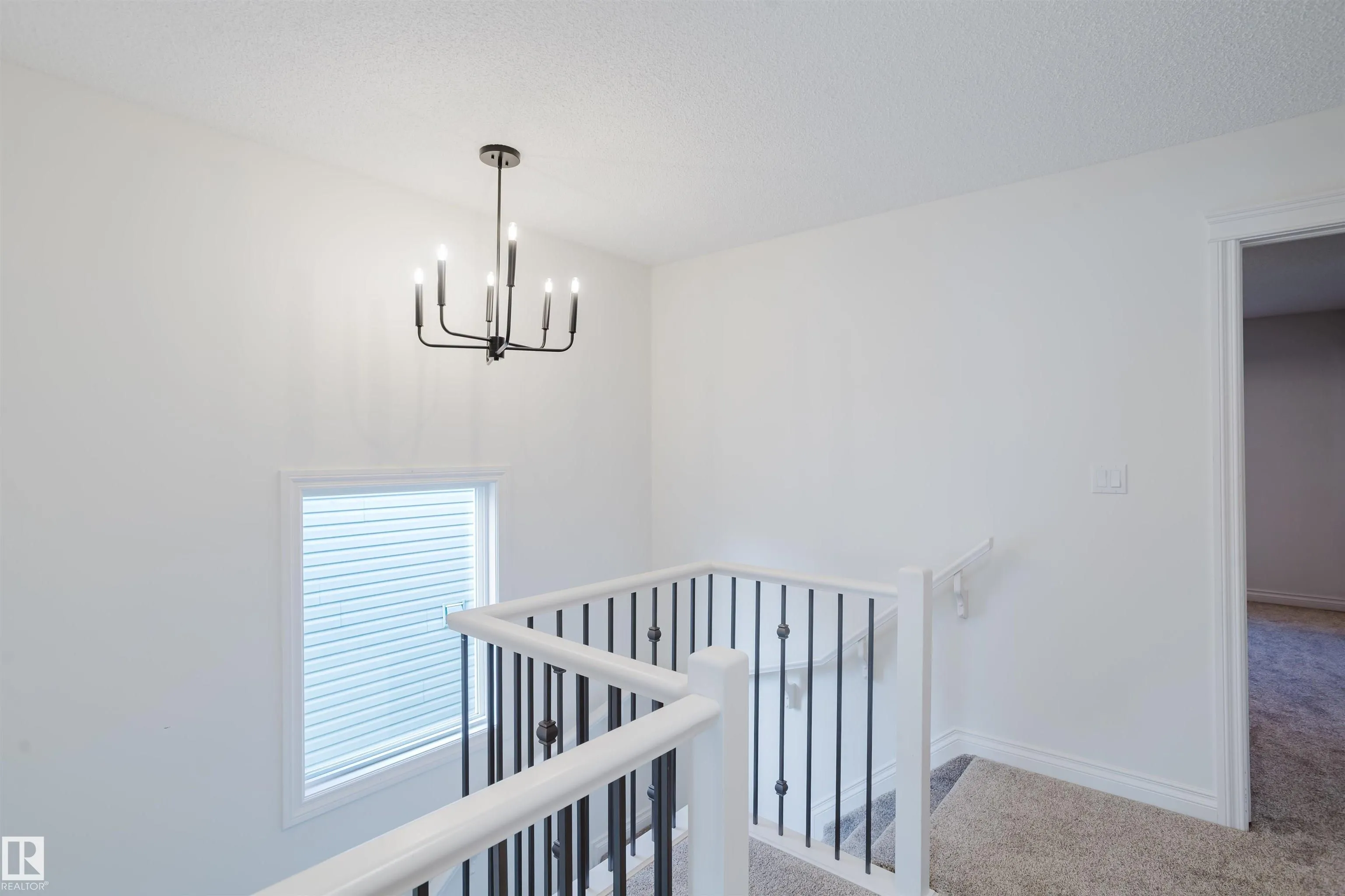 44 HAMILTON Crest