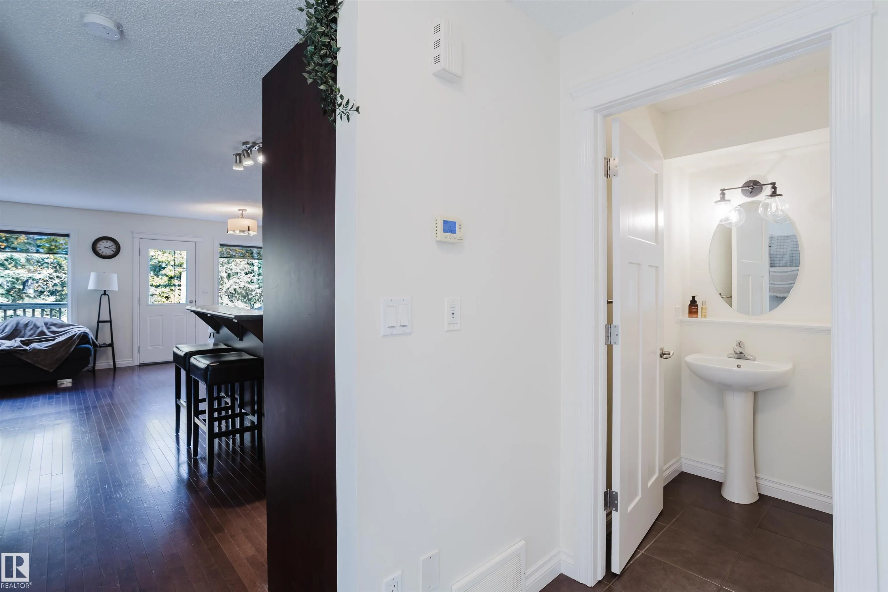 44 HAMILTON Crest