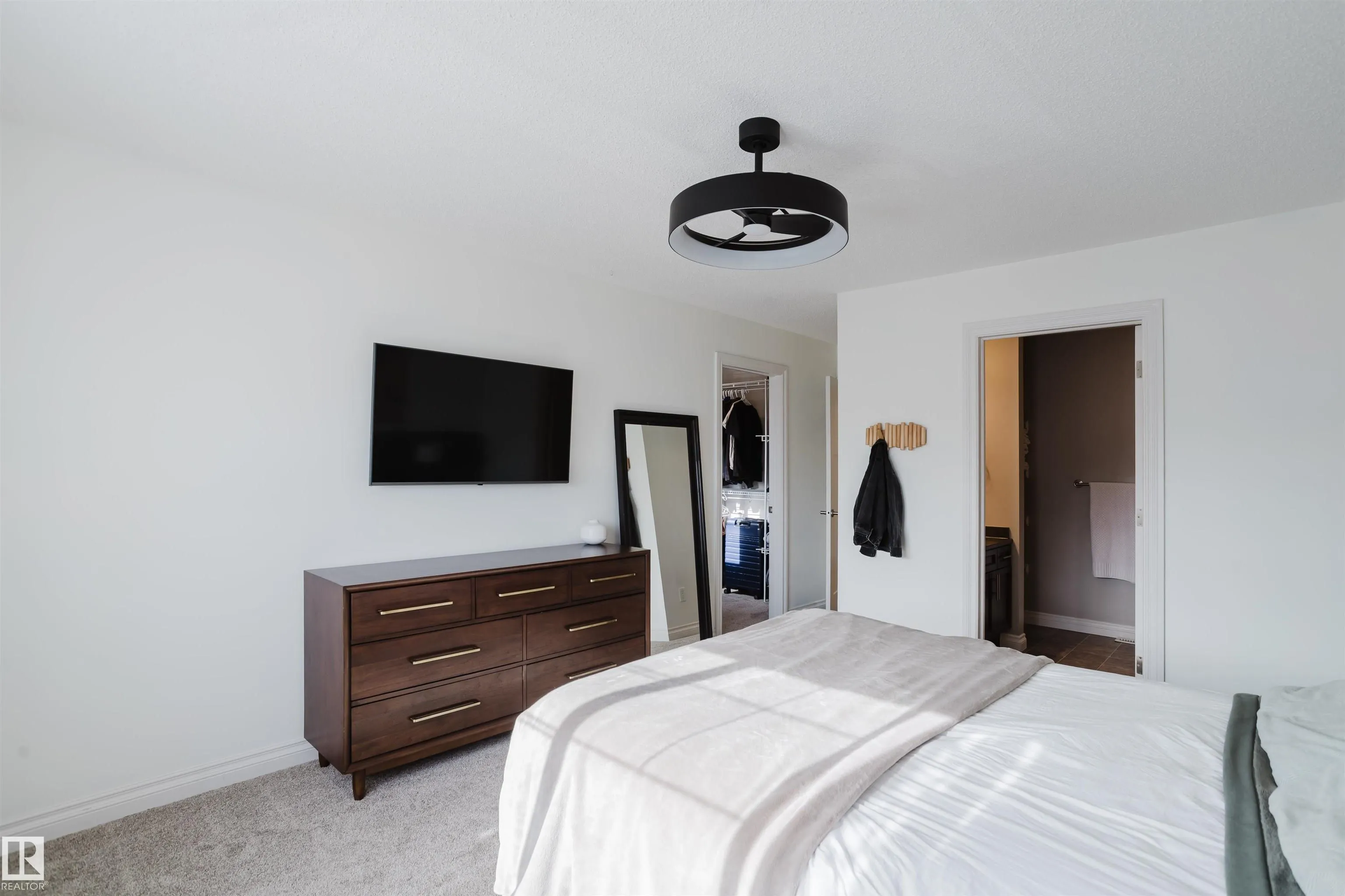 44 HAMILTON Crest