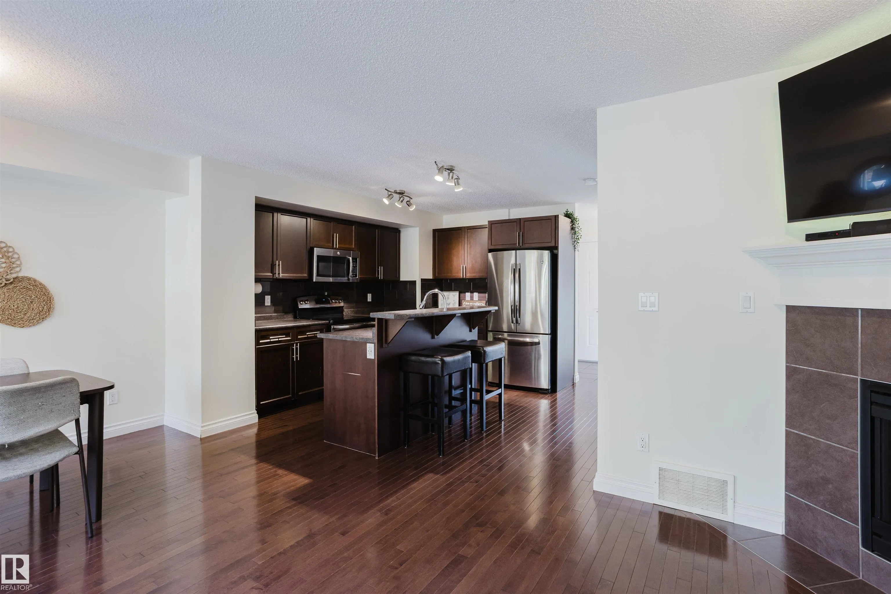 44 HAMILTON Crest