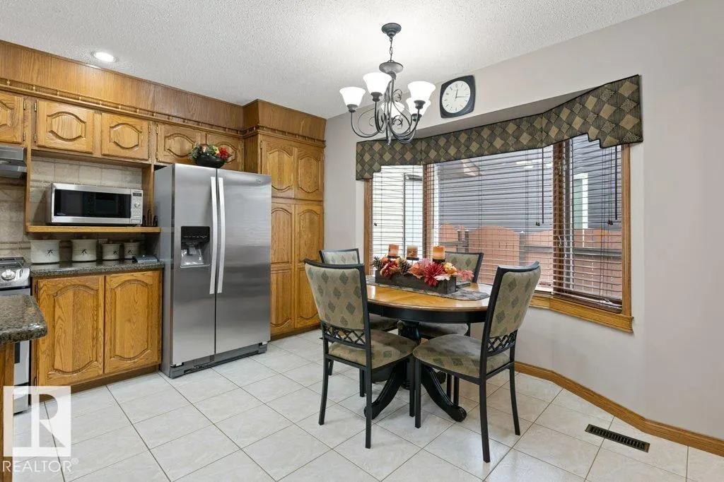 21 LORNE Crescent