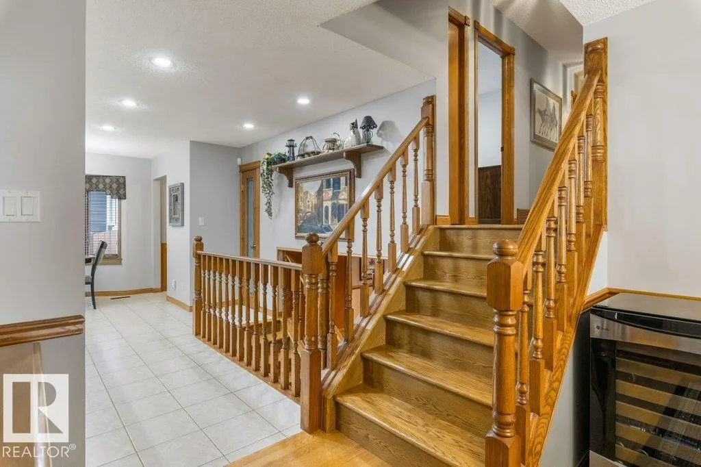 21 LORNE Crescent