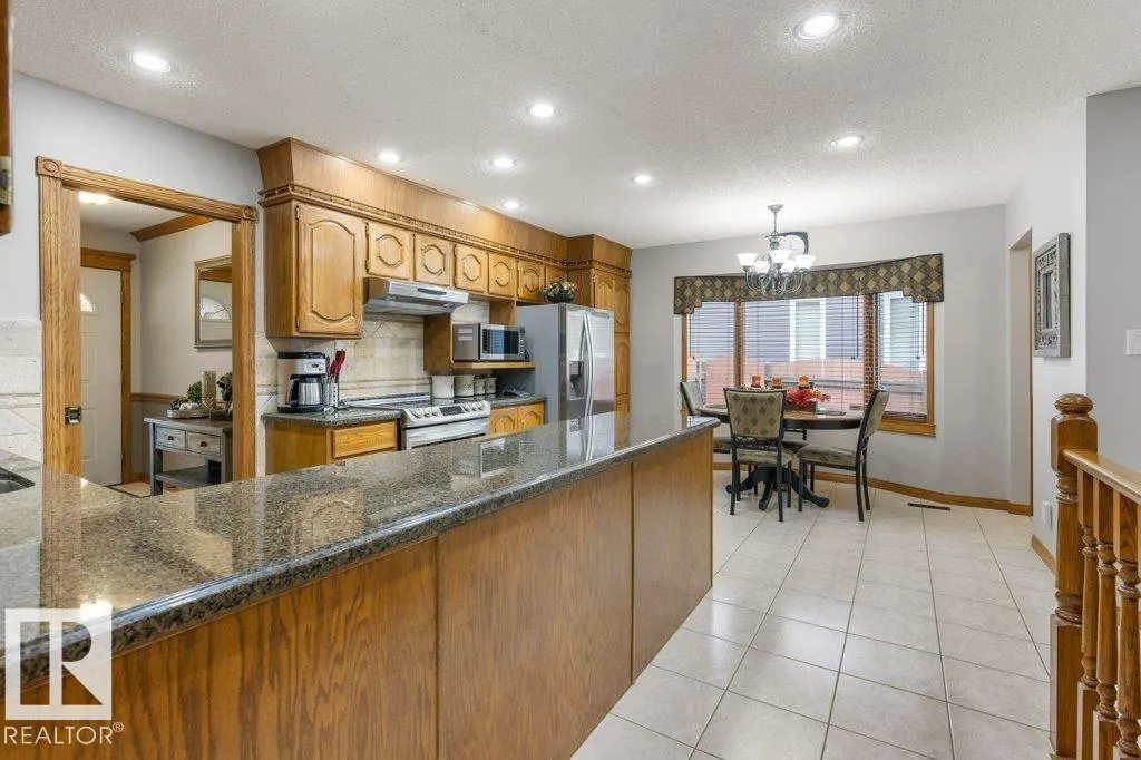 21 LORNE Crescent
