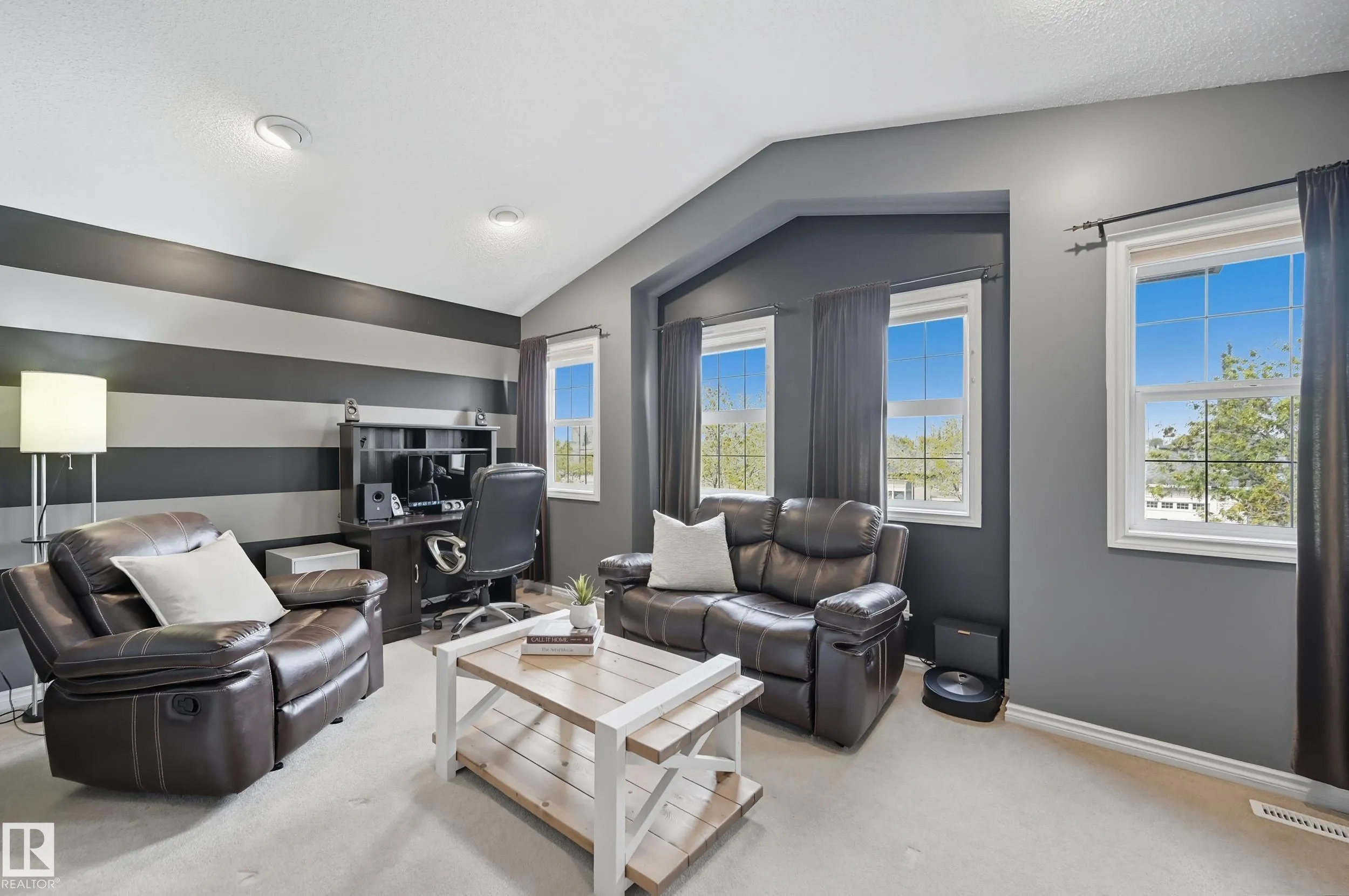 5 VALLEY Close