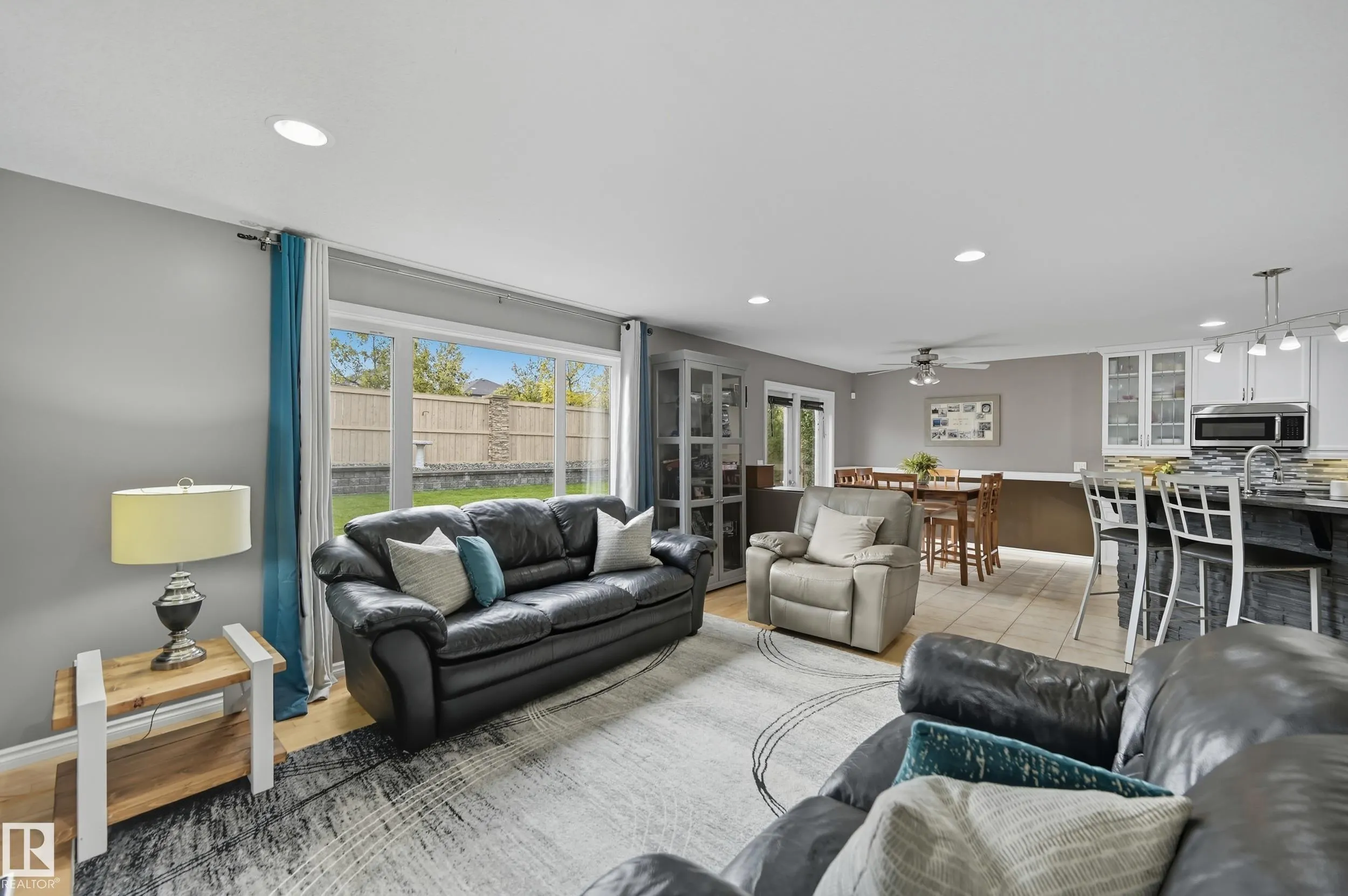 5 VALLEY Close