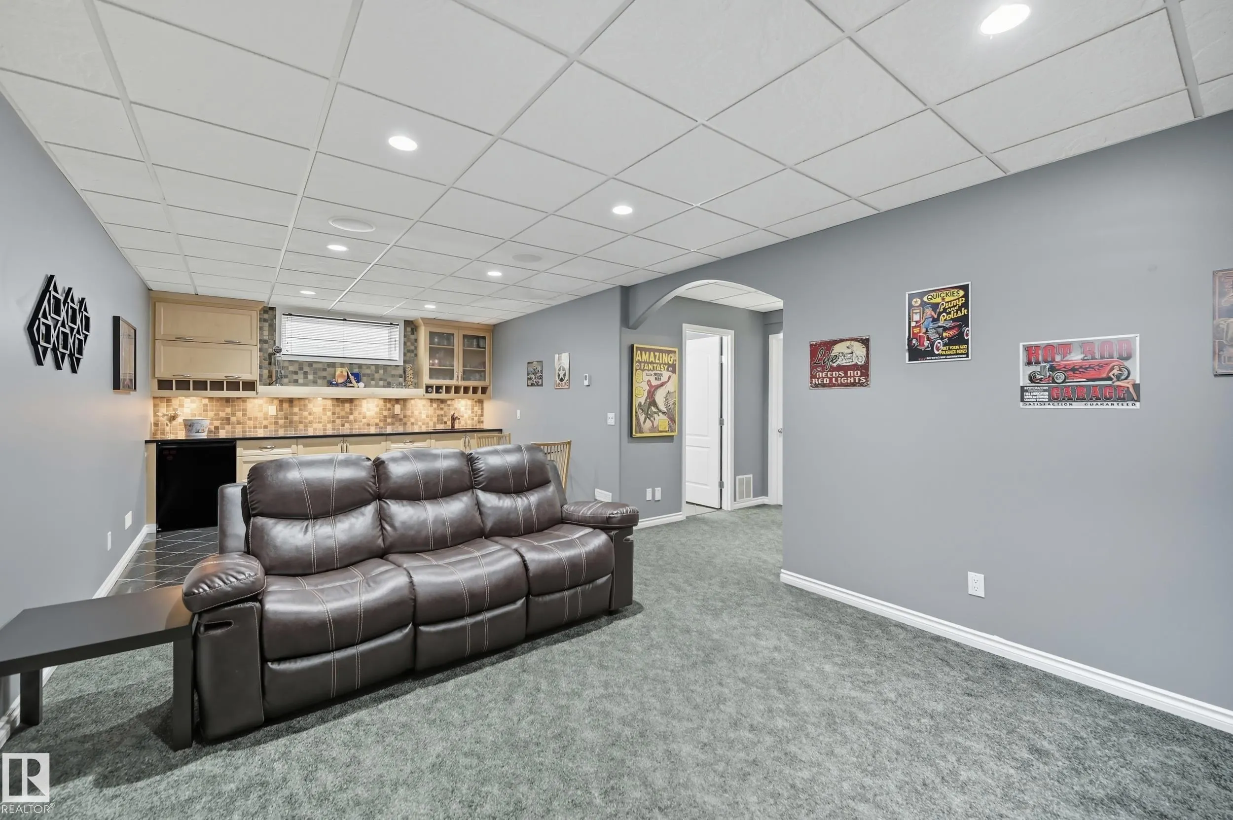 5 VALLEY Close