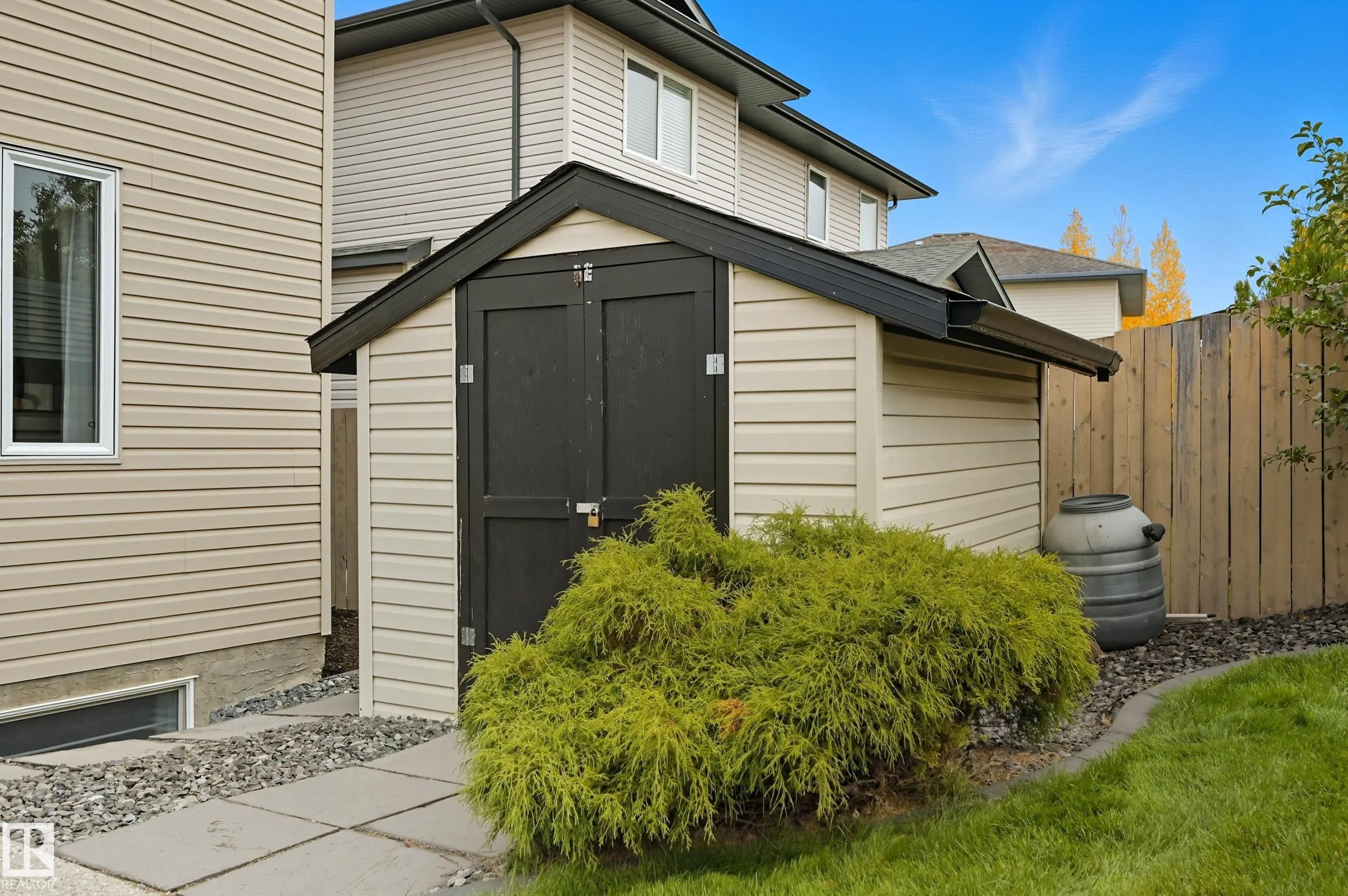 5 VALLEY Close