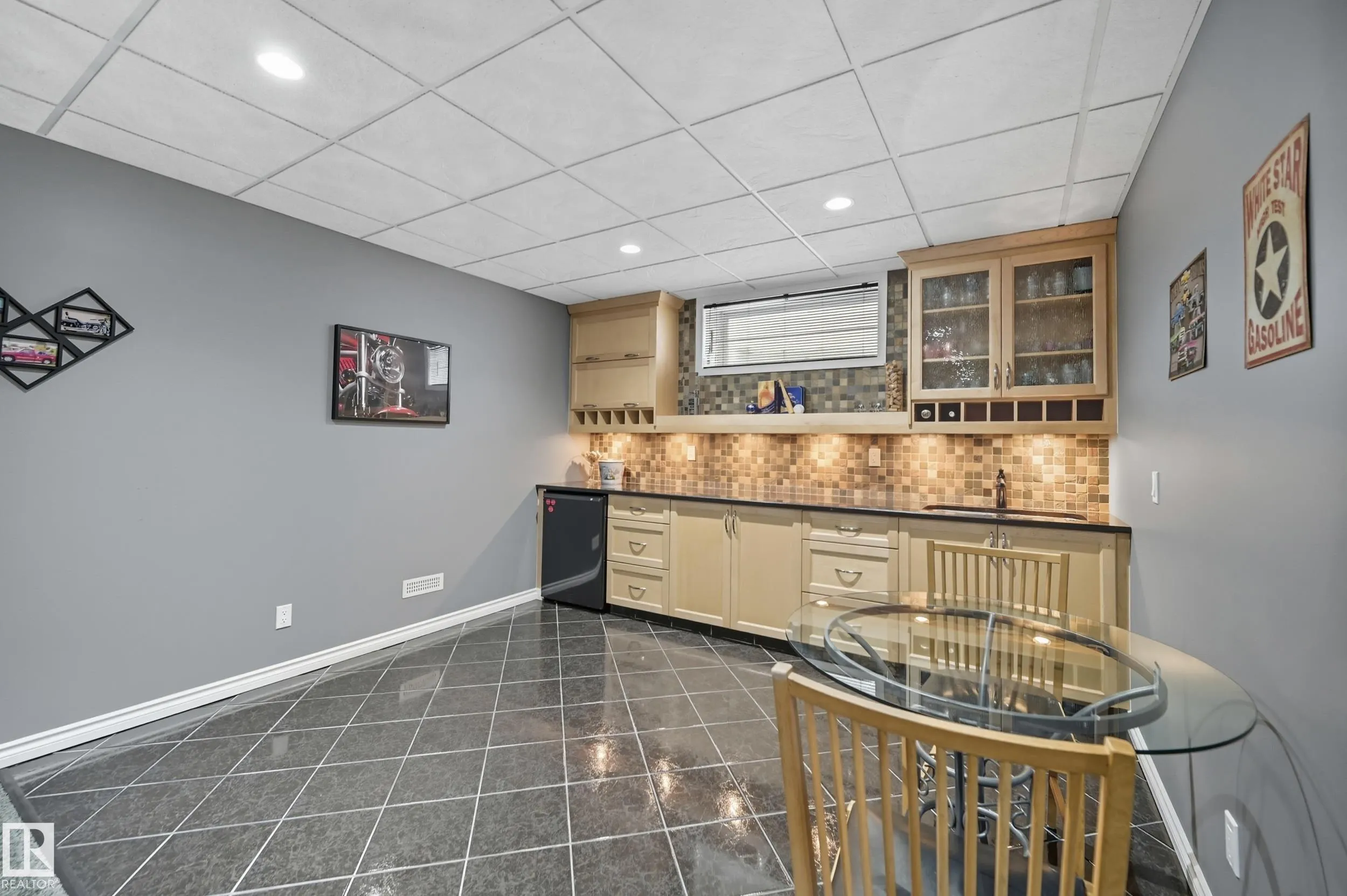 5 VALLEY Close