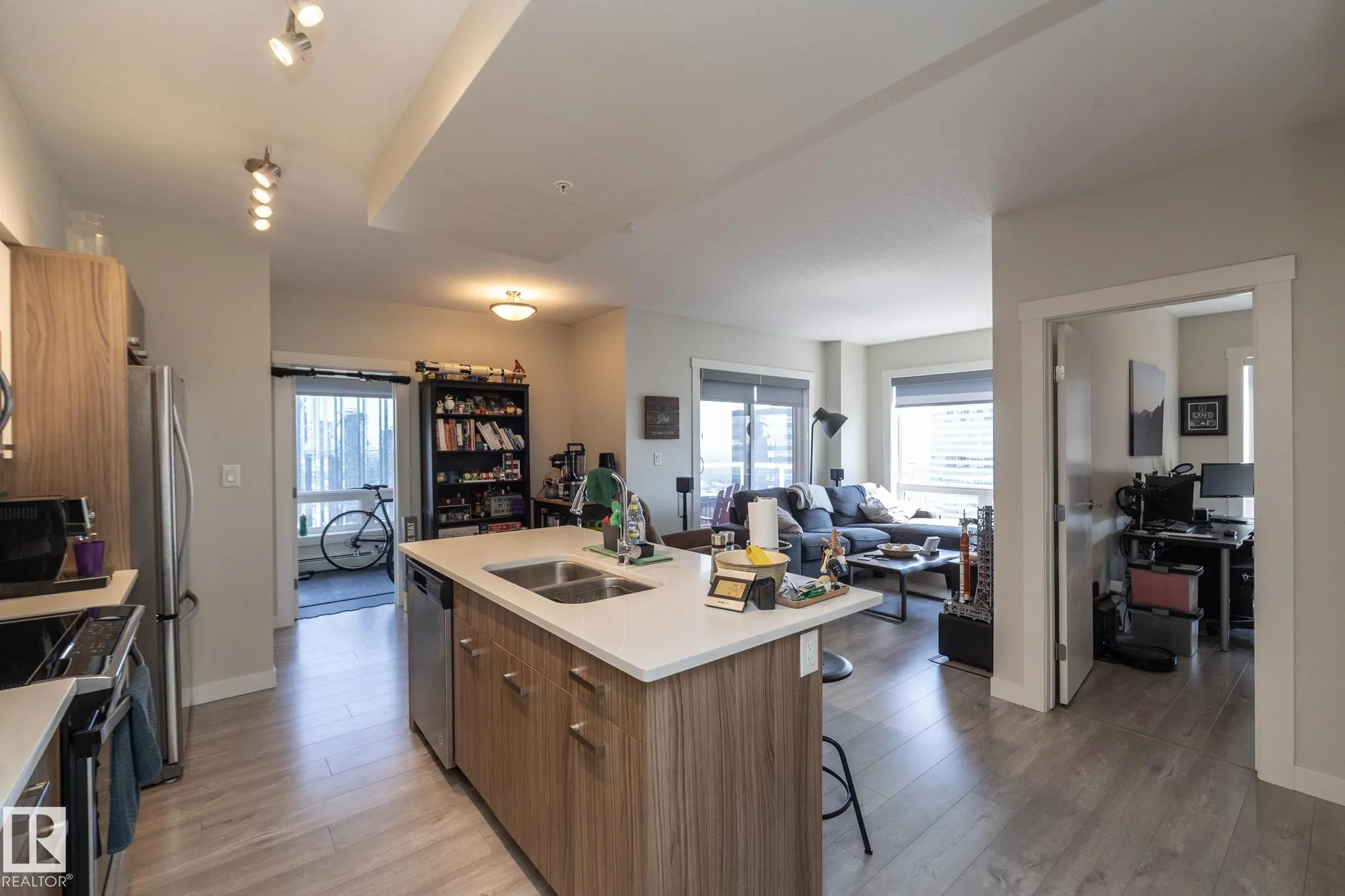 10410 102 Avenue