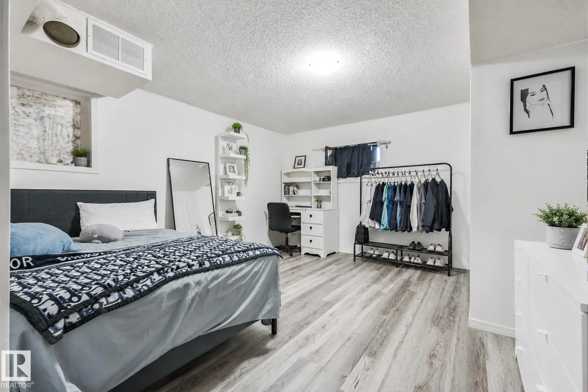11404 127 Avenue