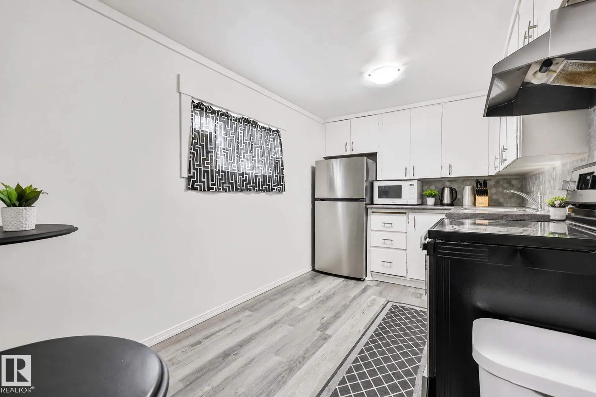 11404 127 Avenue