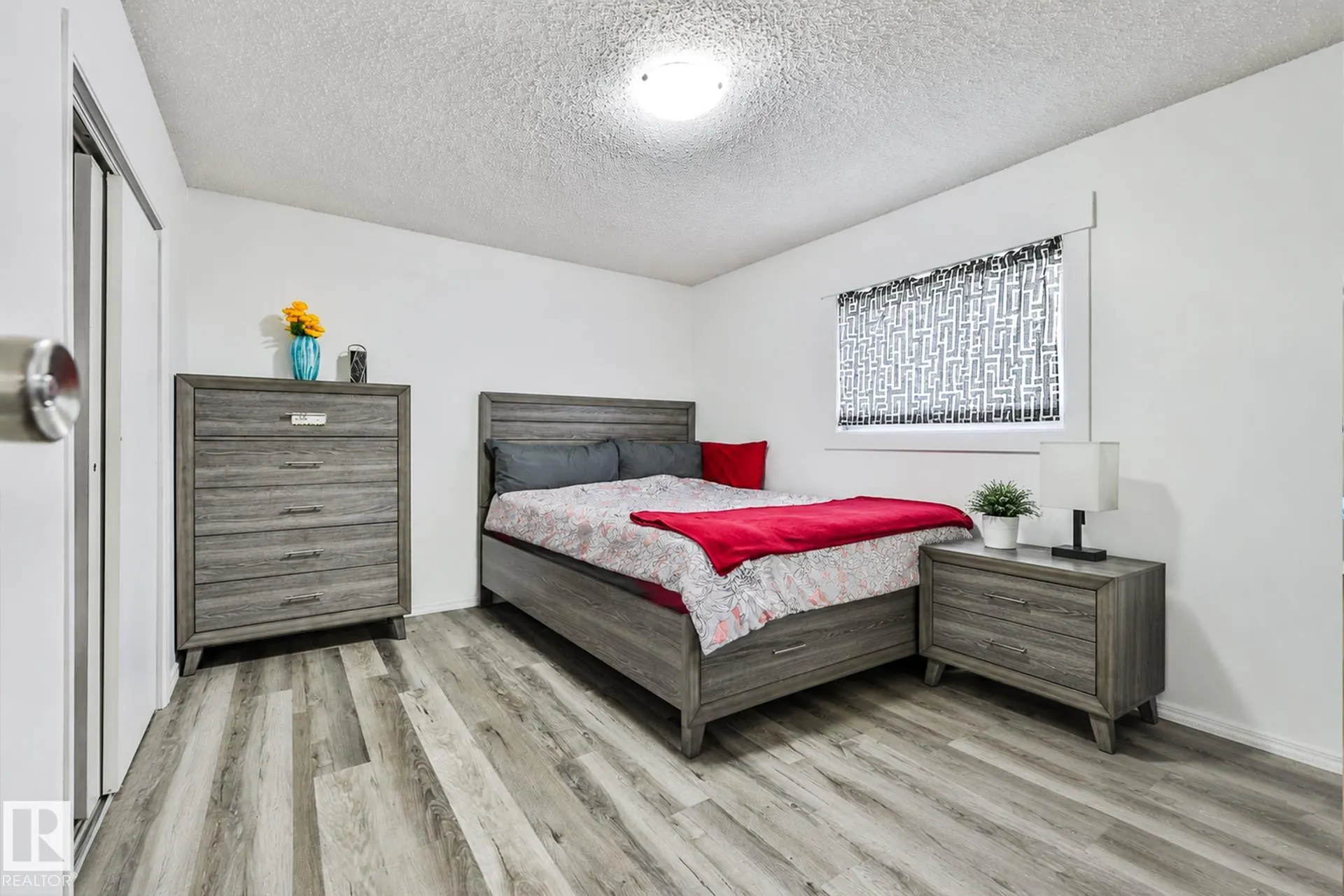 11404 127 Avenue