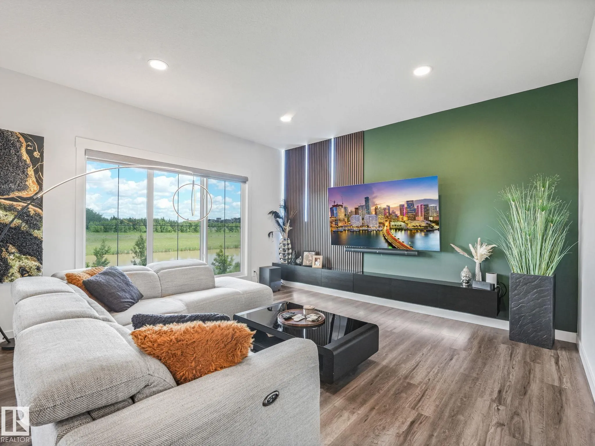 7151 EDGEMONT Way