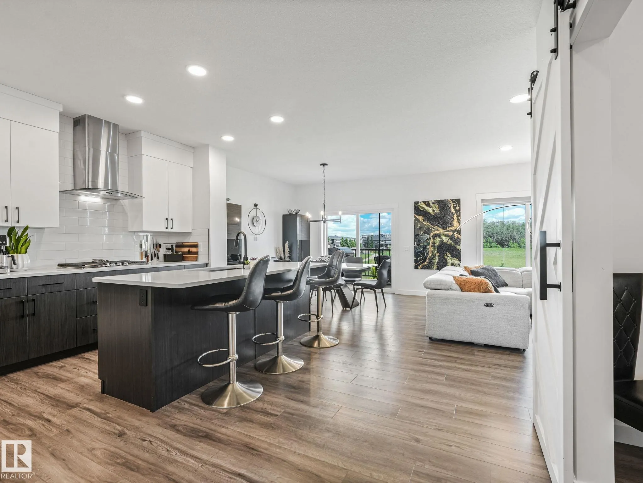 7151 EDGEMONT Way