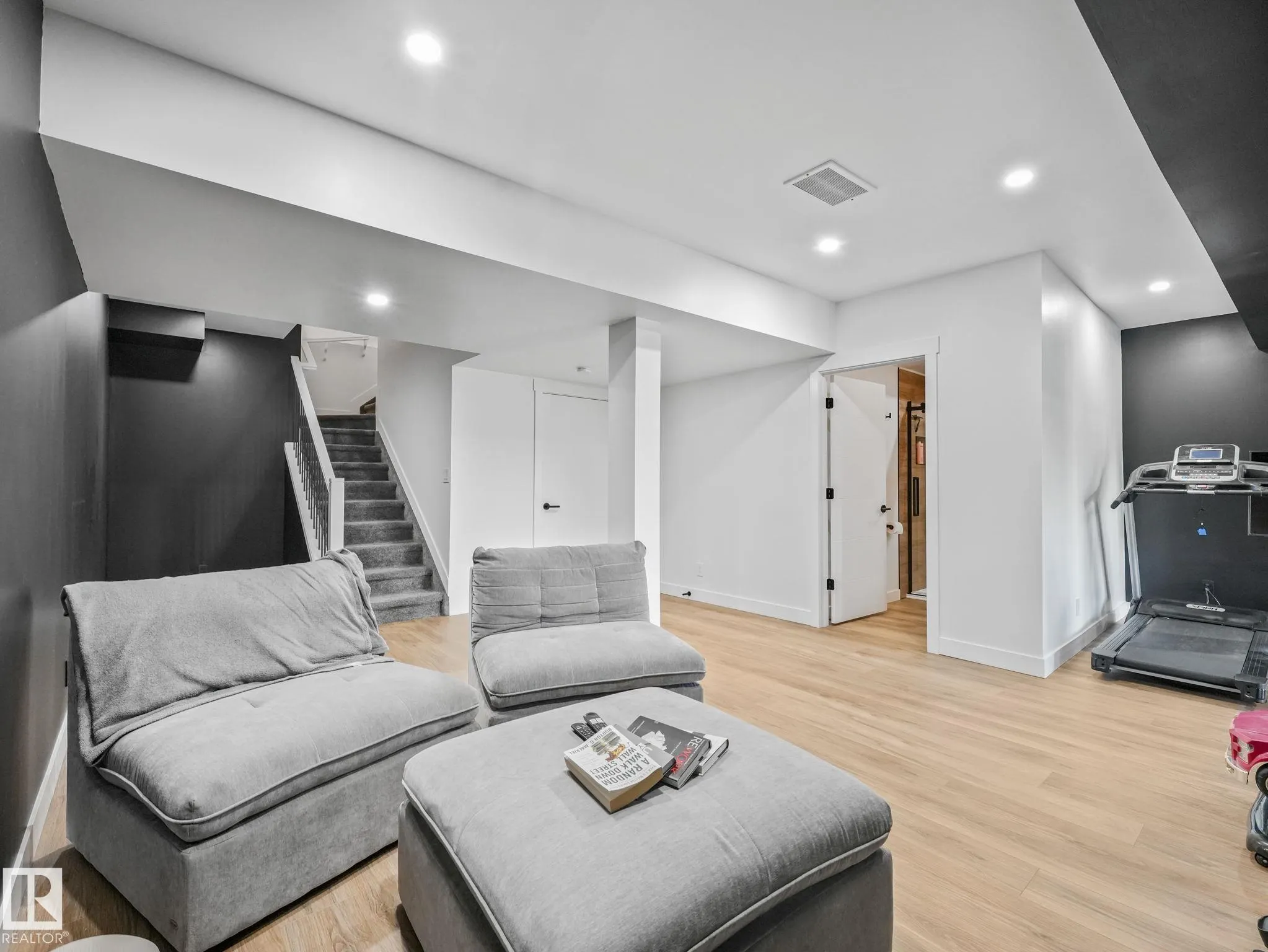 7151 EDGEMONT Way