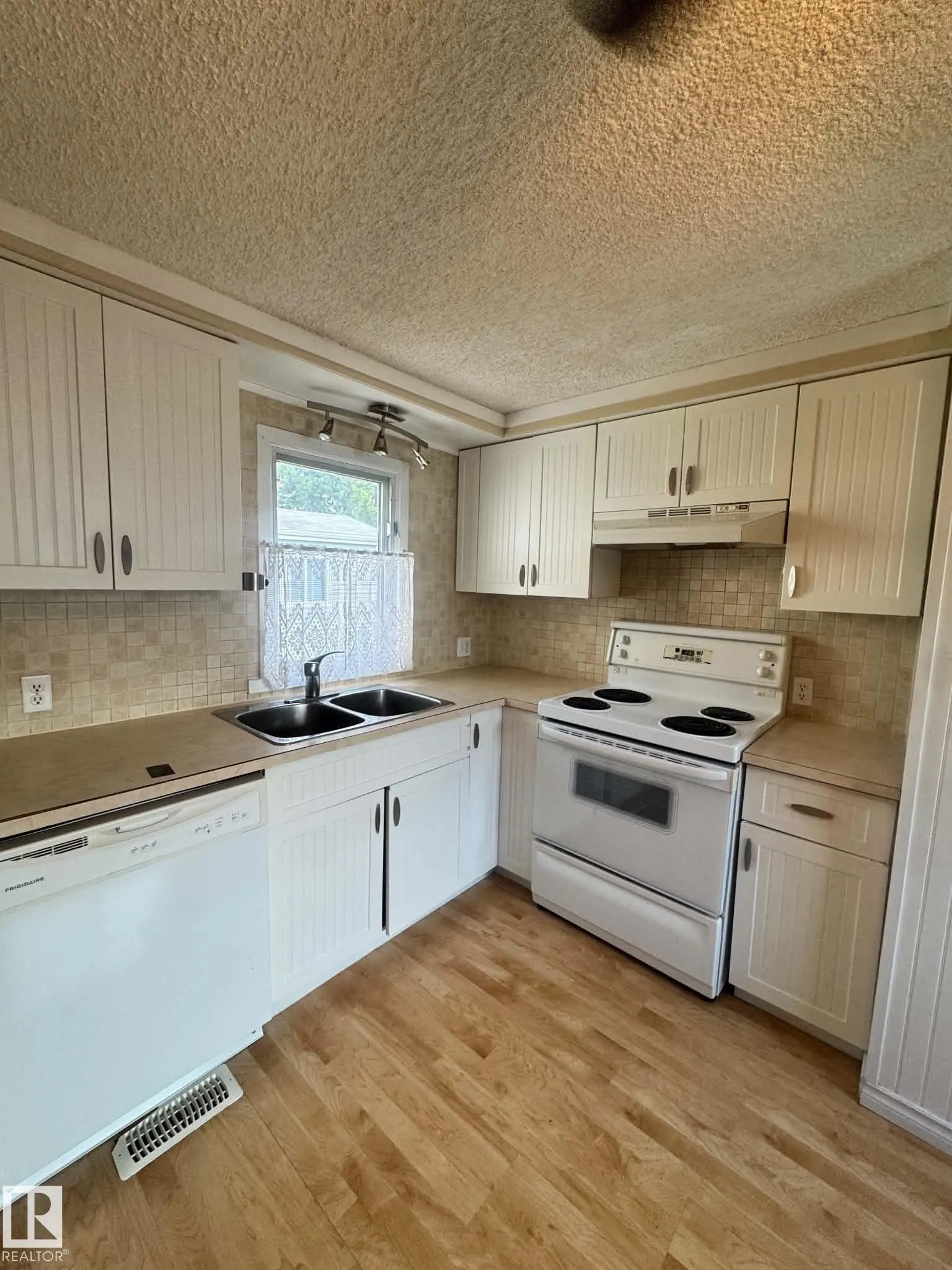 2415 West Oak Way