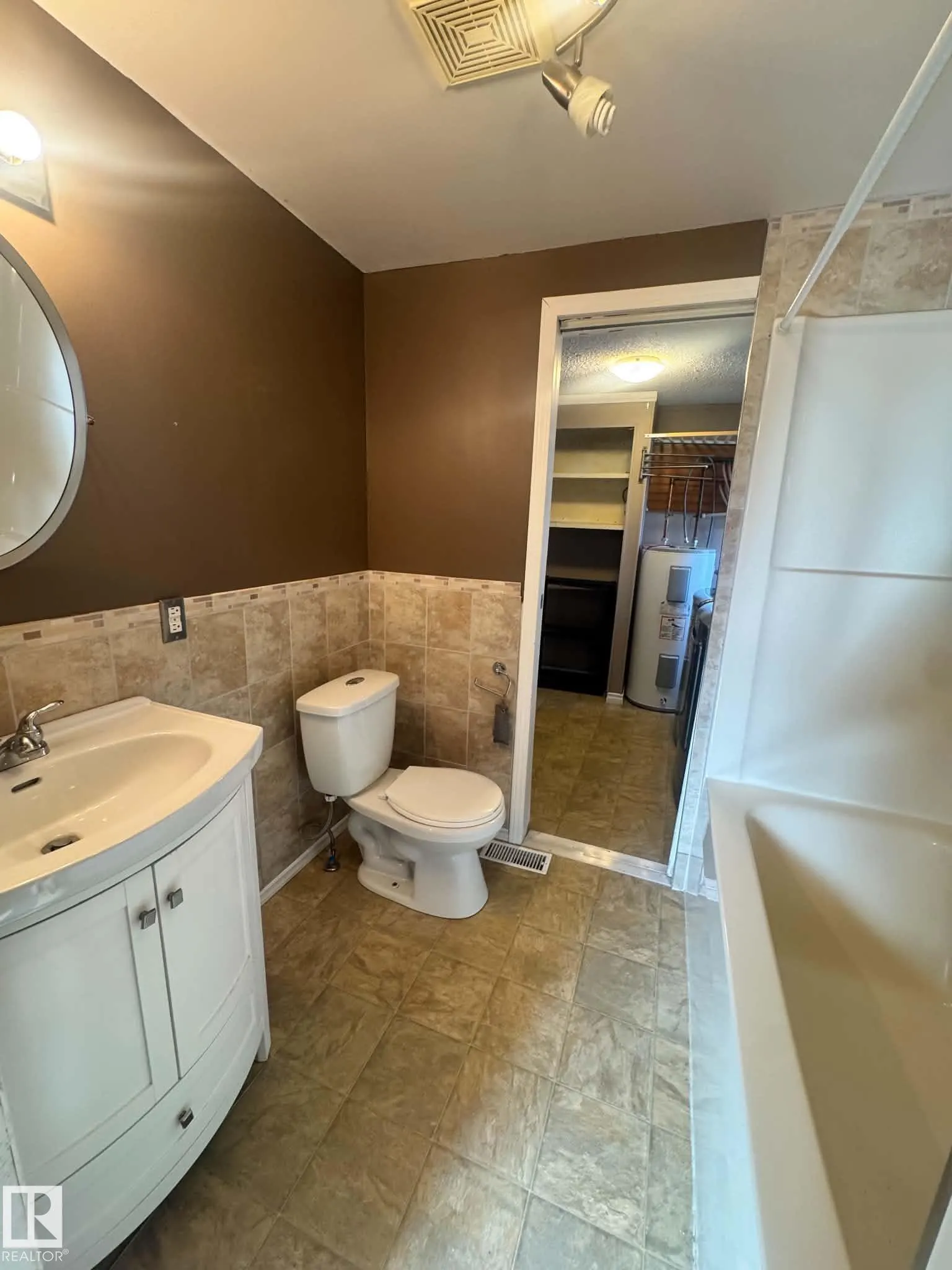 2415 West Oak Way