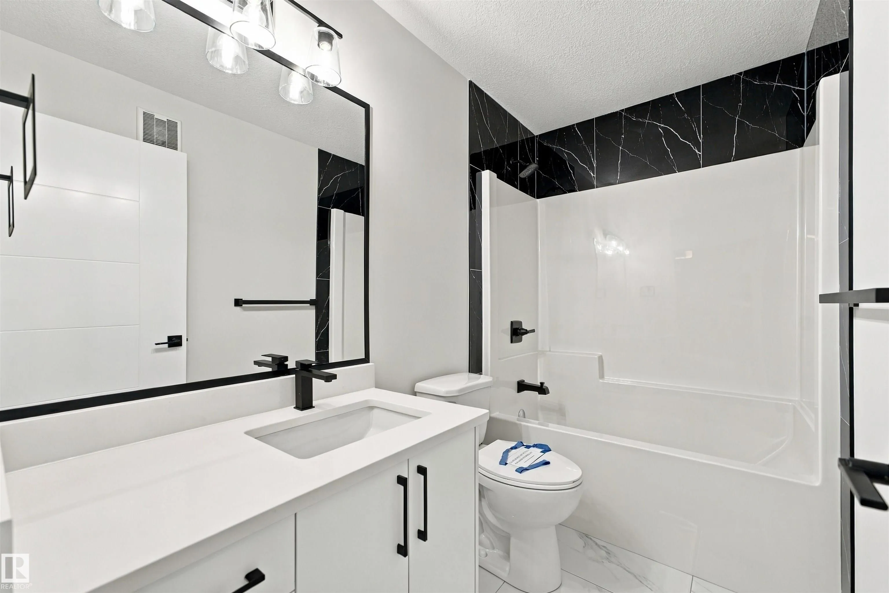 3805 38 Ave
