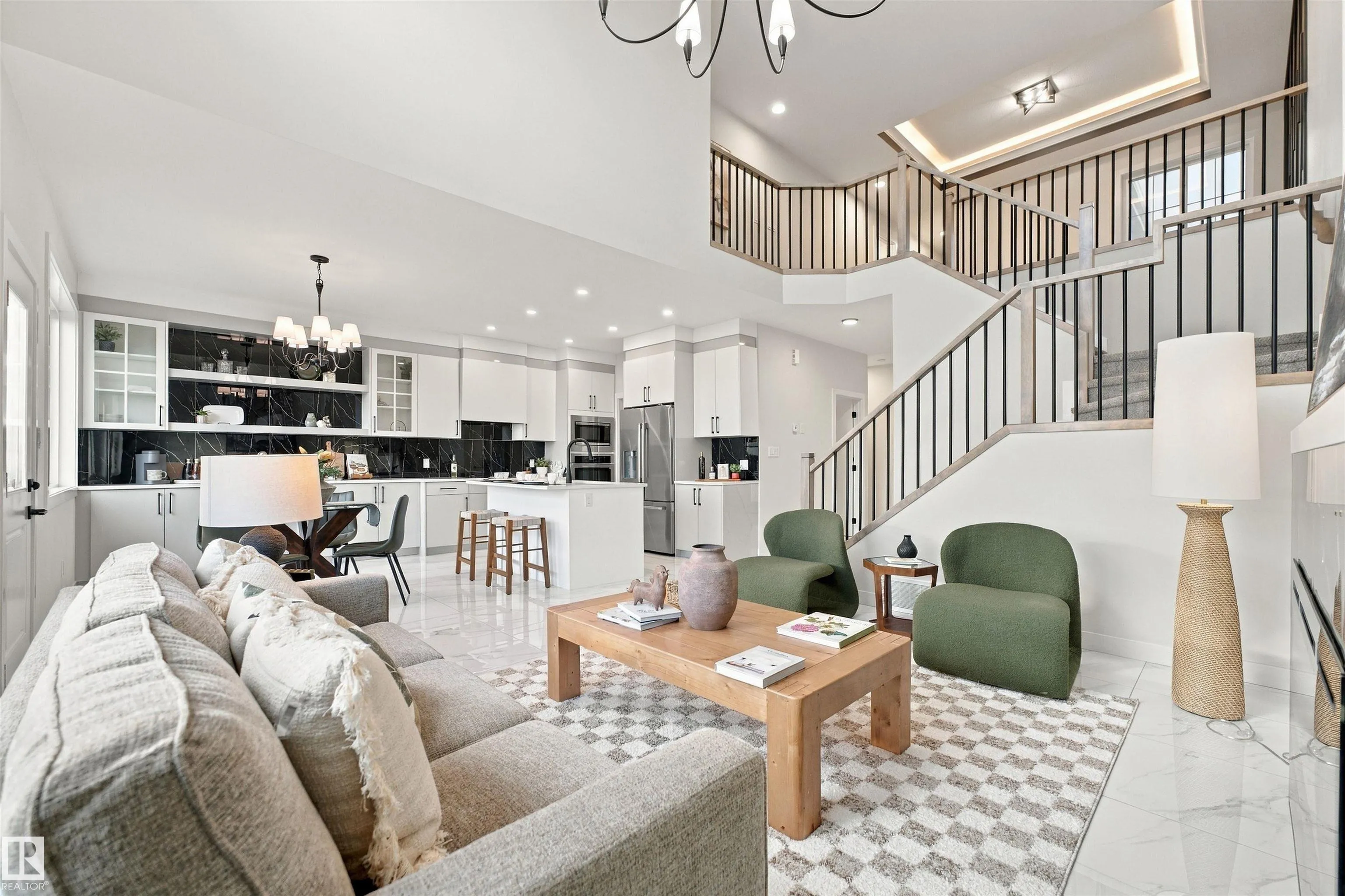 3805 38 Ave
