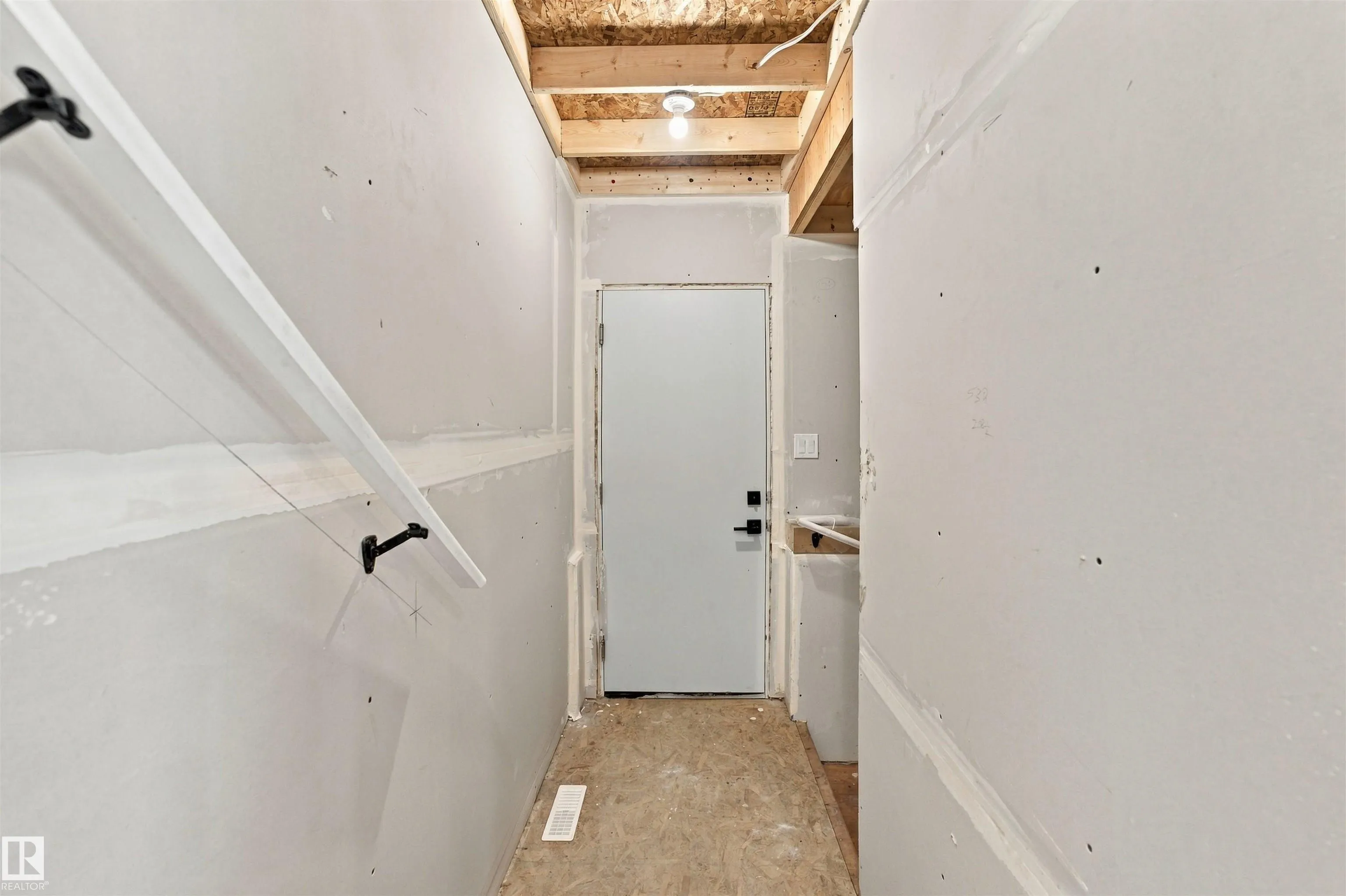 3805 38 Ave