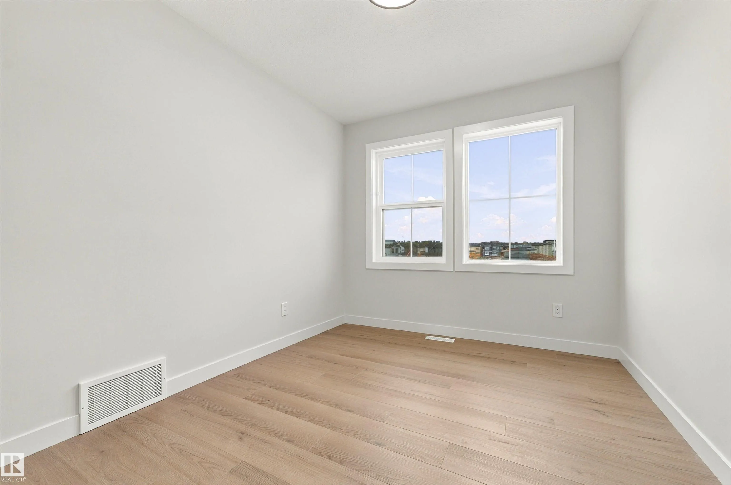 3805 38 Ave