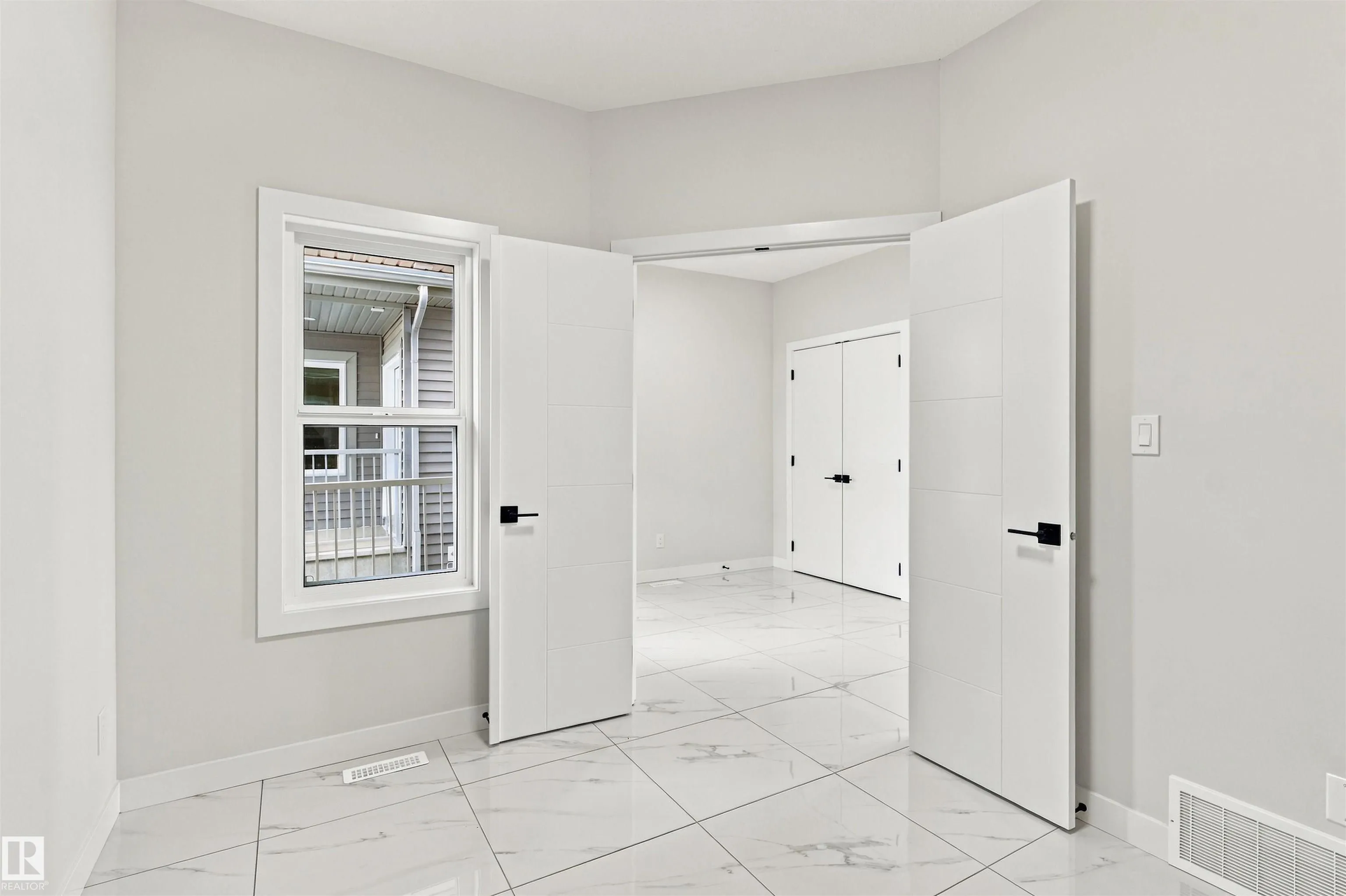 3805 38 Ave