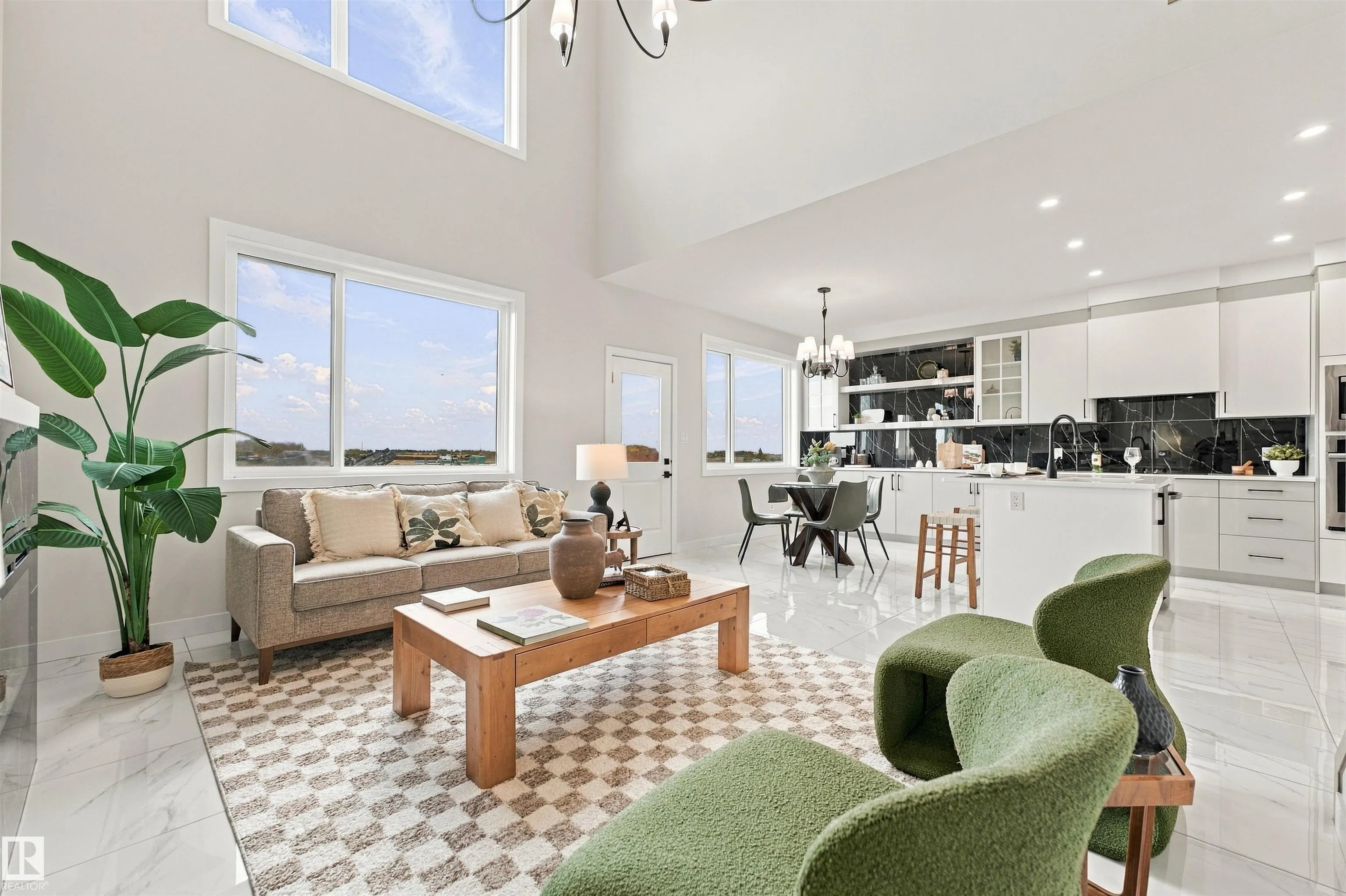 3805 38 Ave