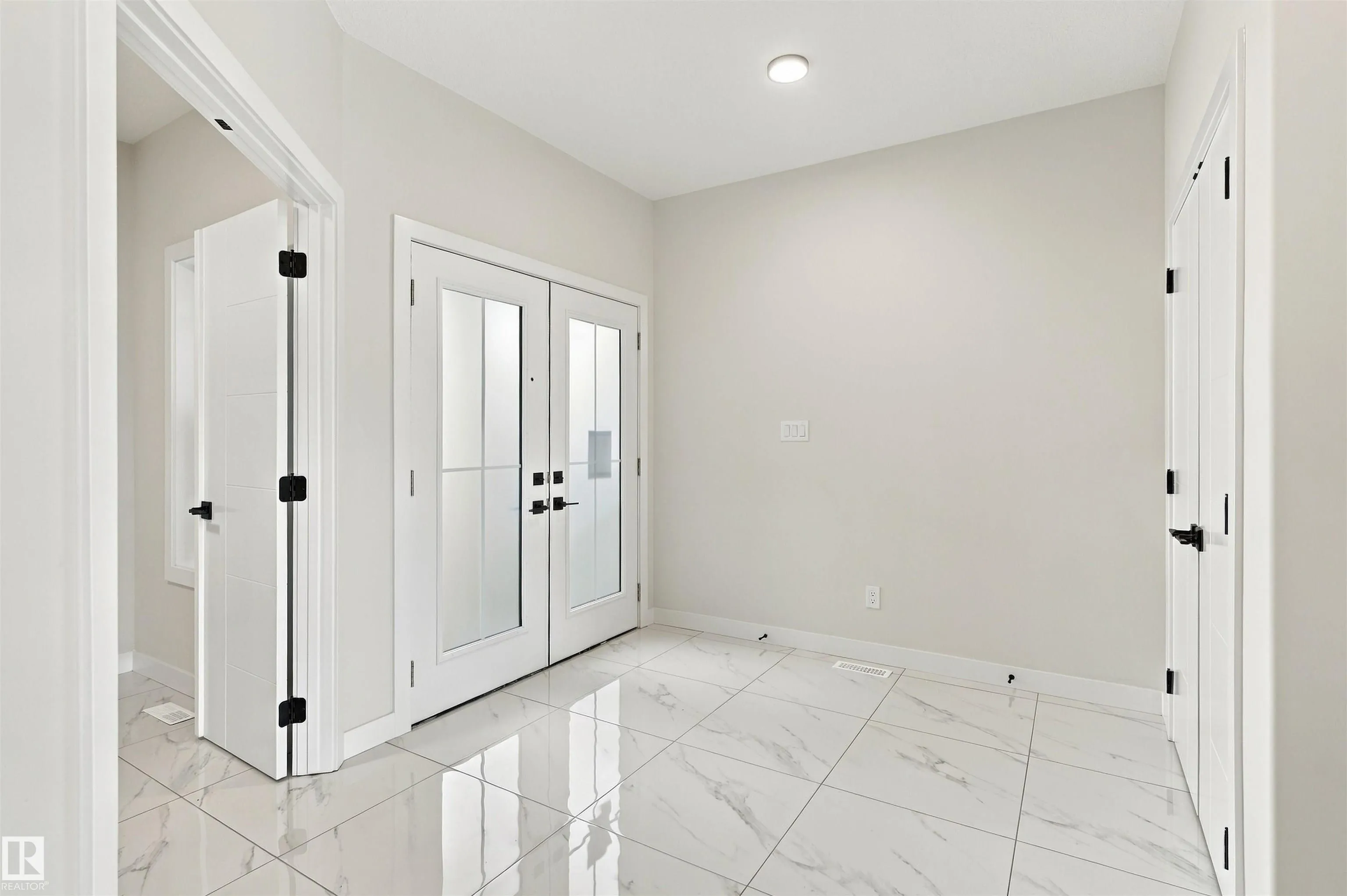 3805 38 Ave