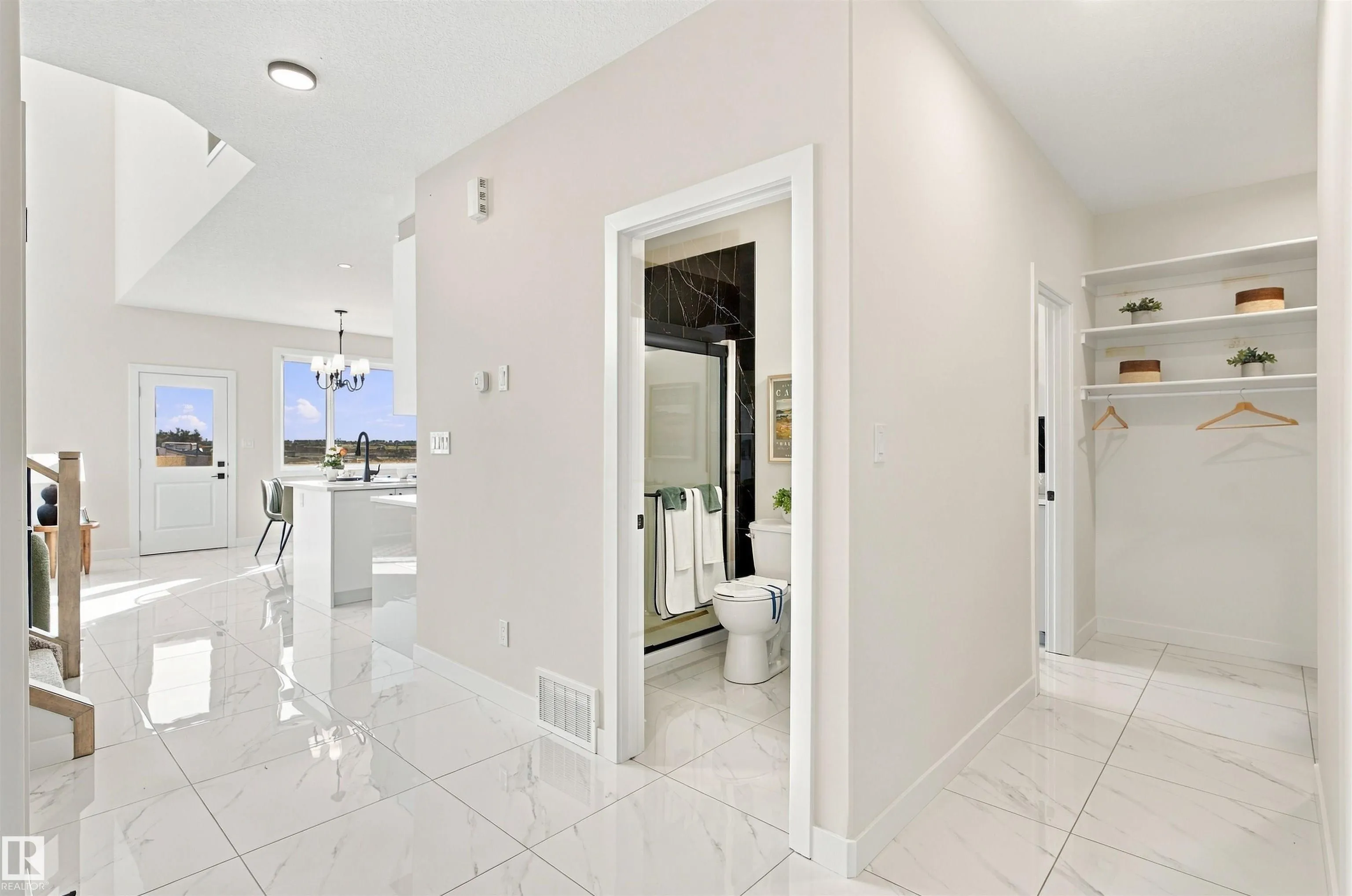 3805 38 Ave