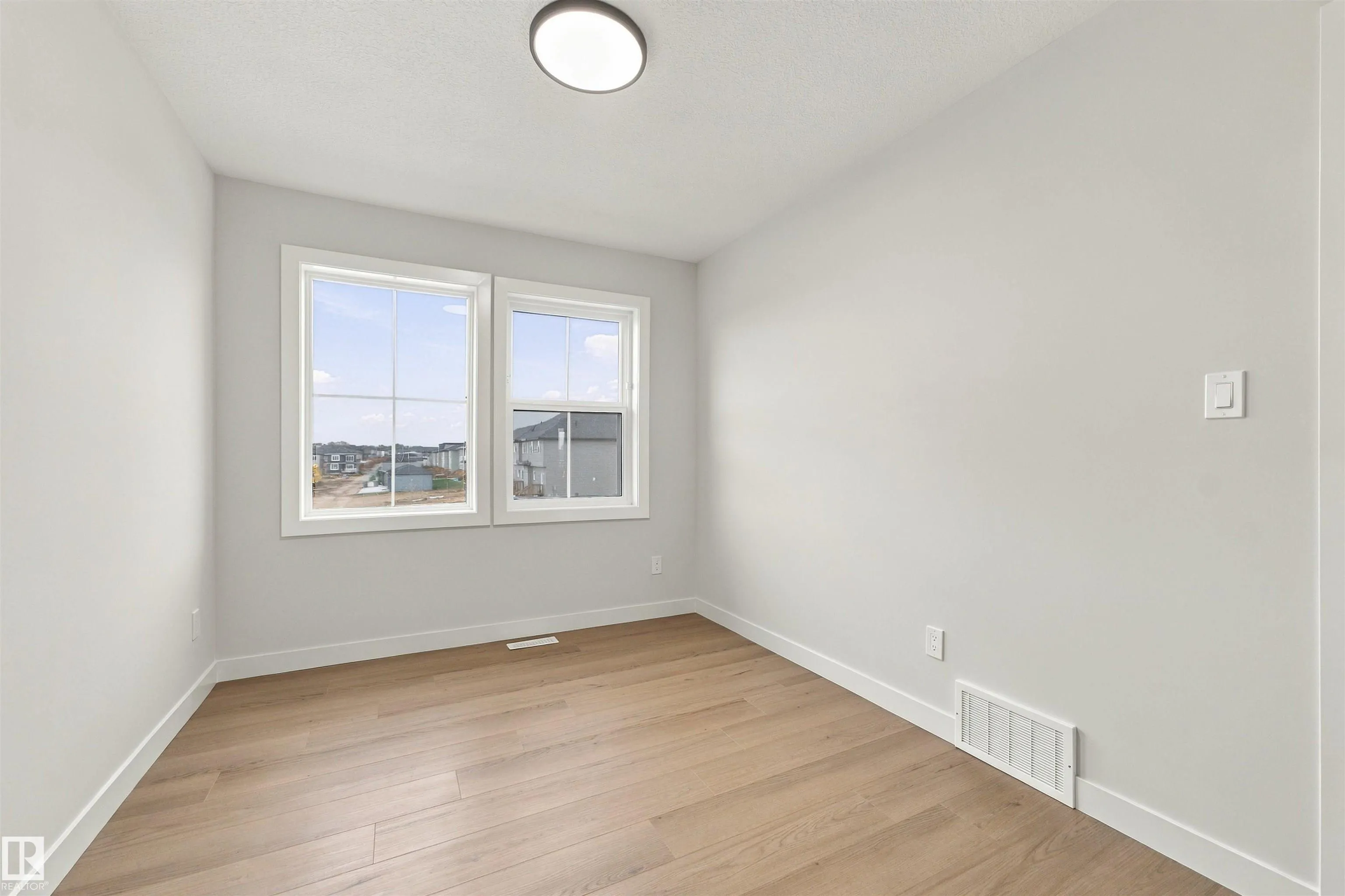 3805 38 Ave