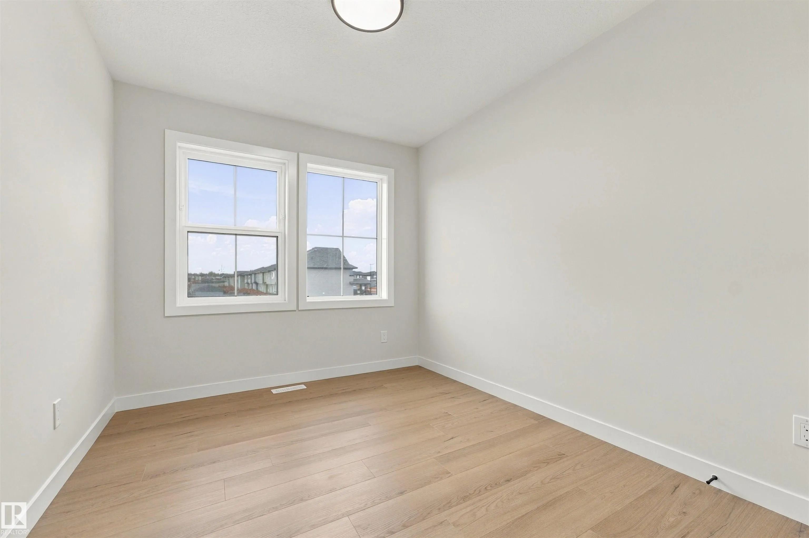 3805 38 Ave