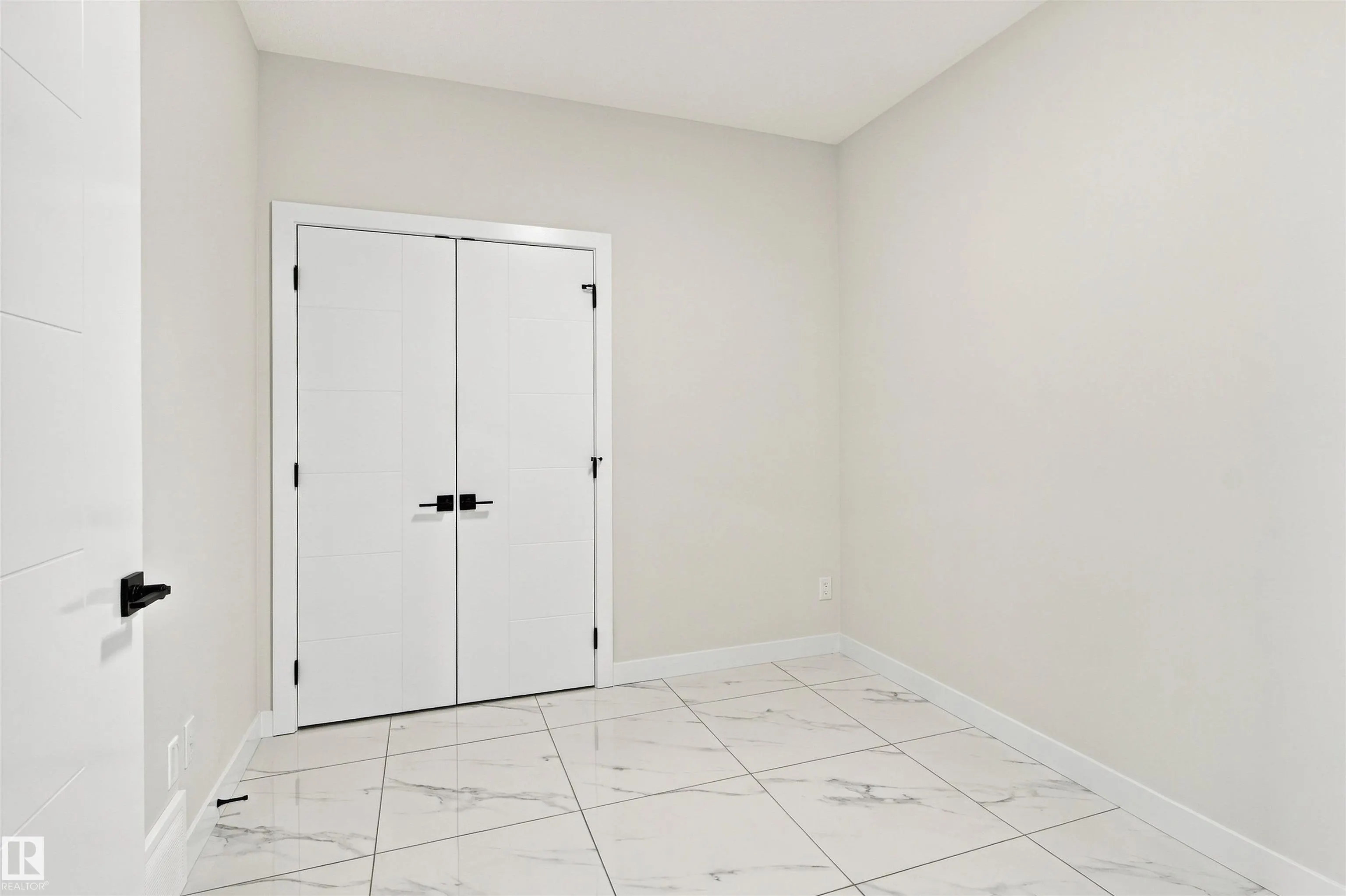 3805 38 Ave