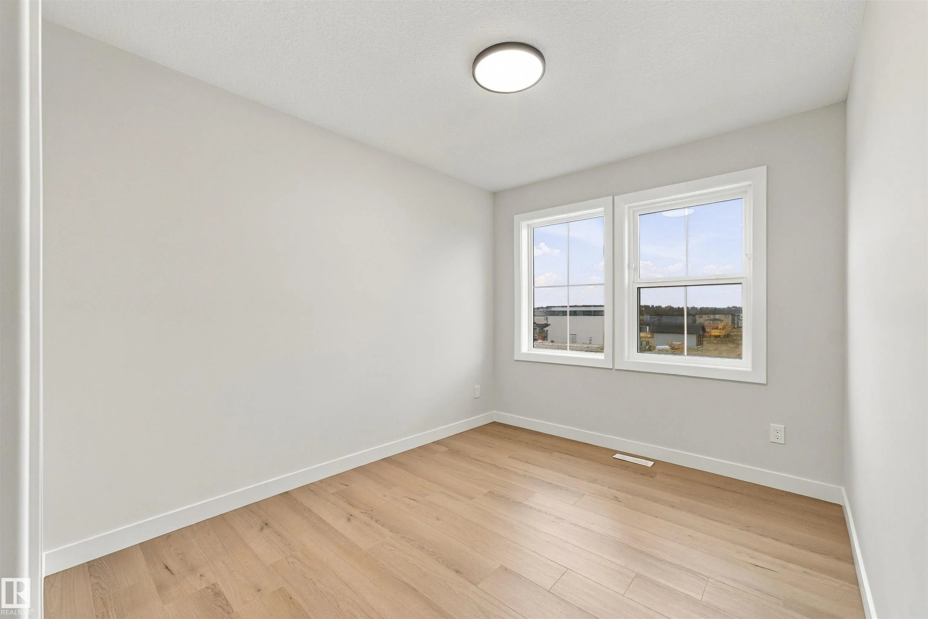 3805 38 Ave