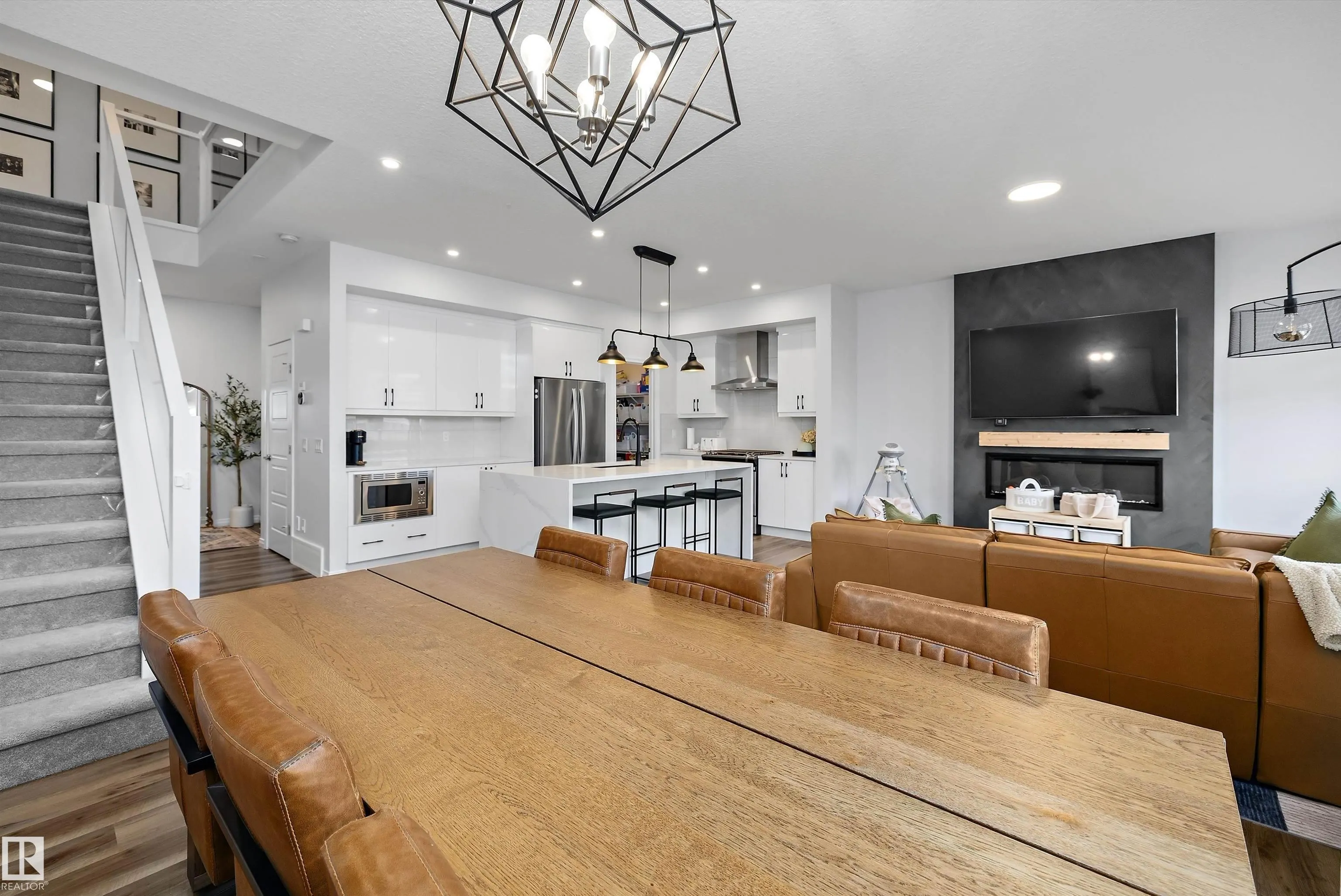13052 211 Street