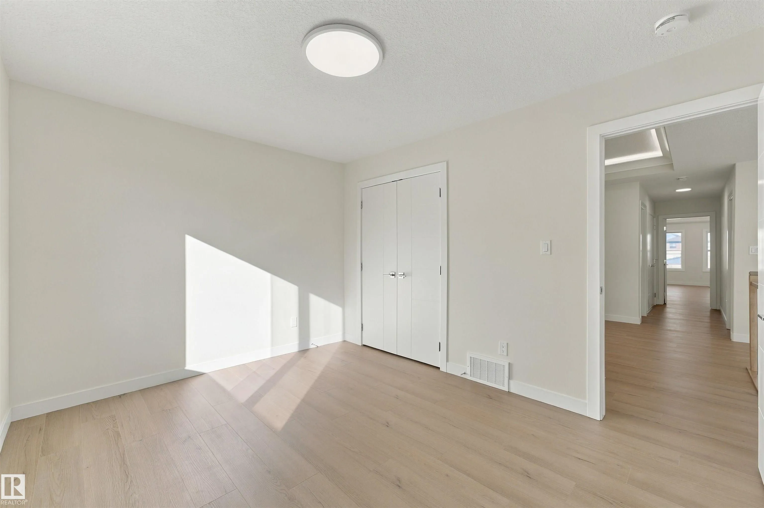 3824 39 St
