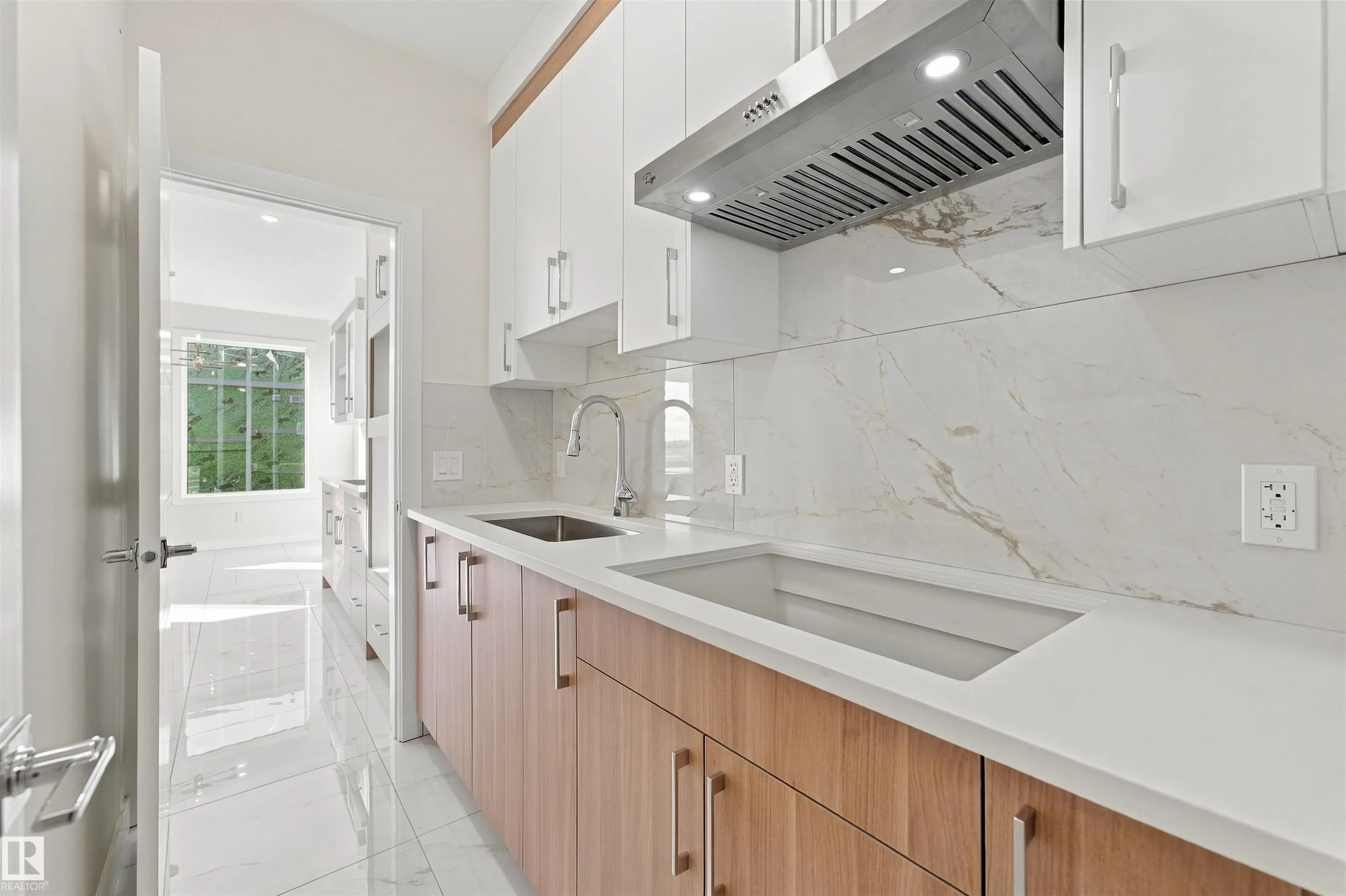 3824 39 St