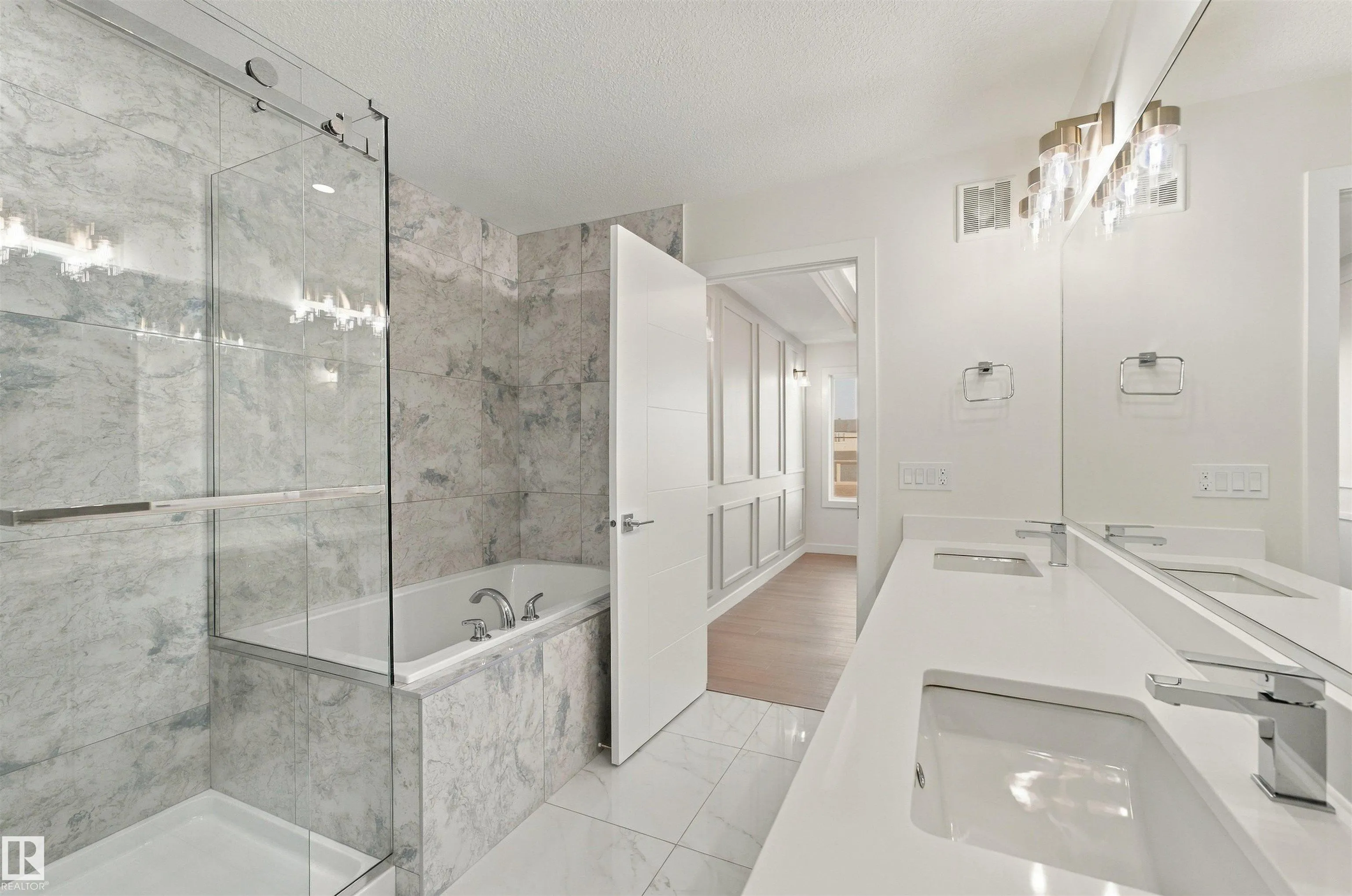 3824 39 St