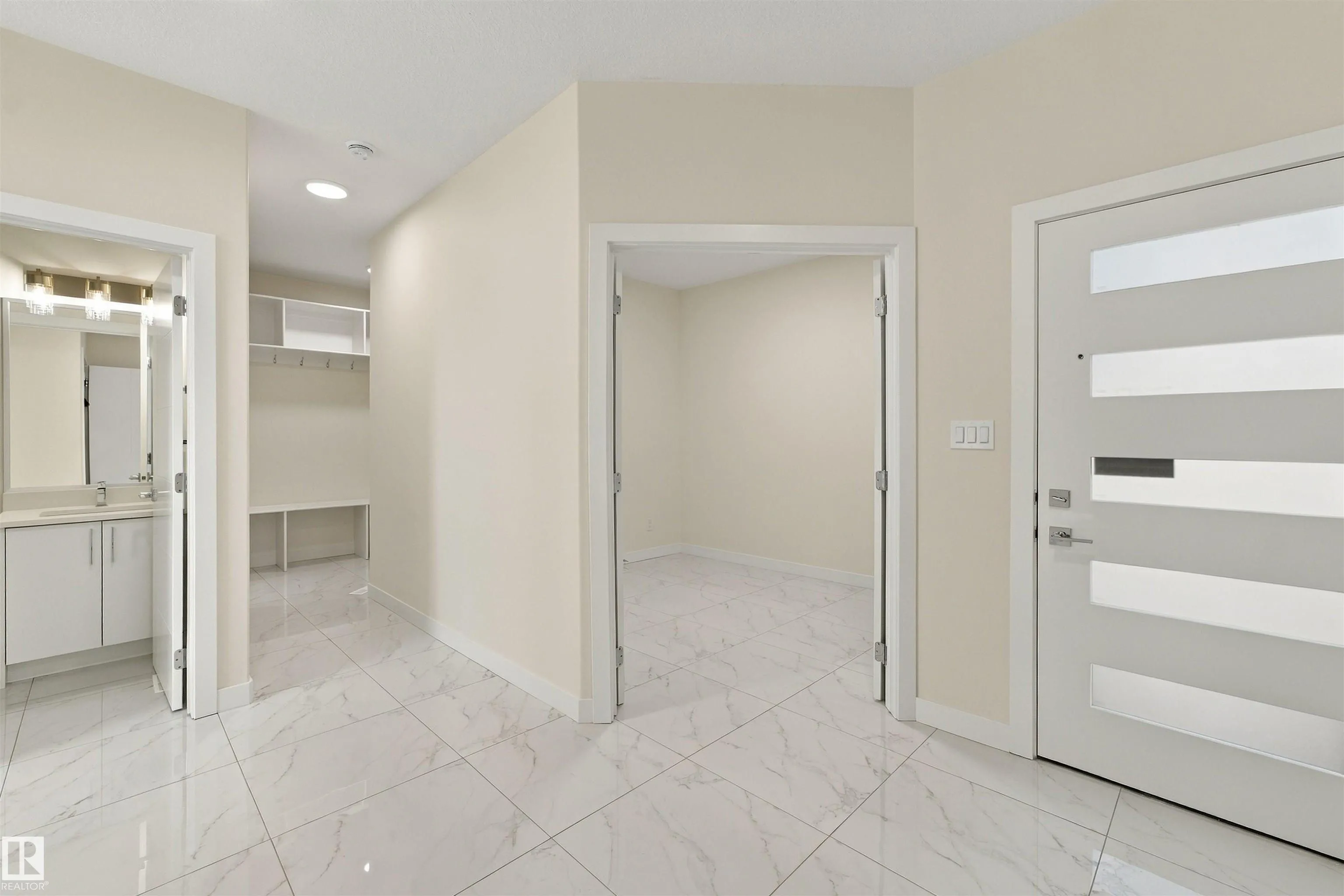 3824 39 St