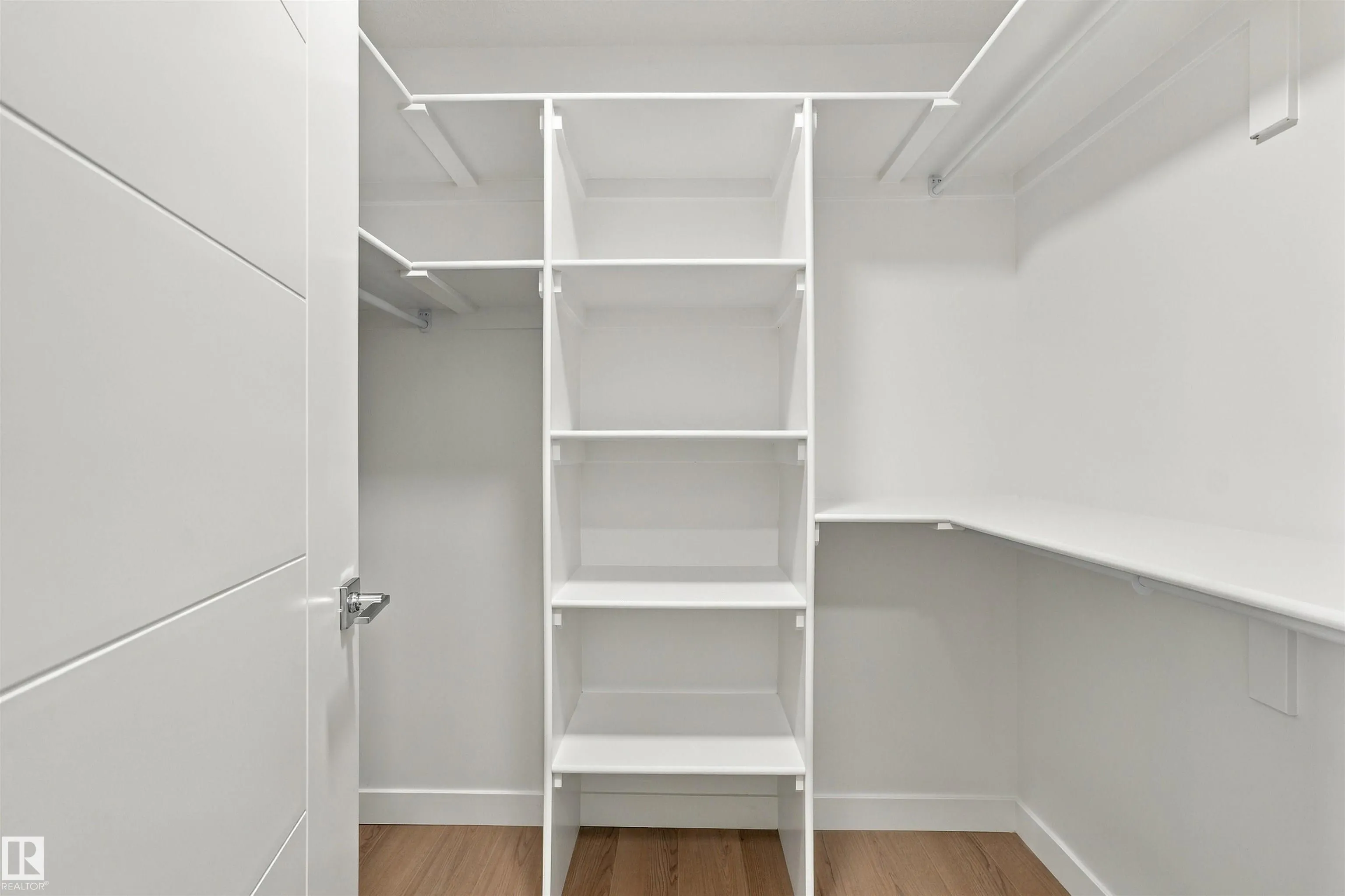 3824 39 St