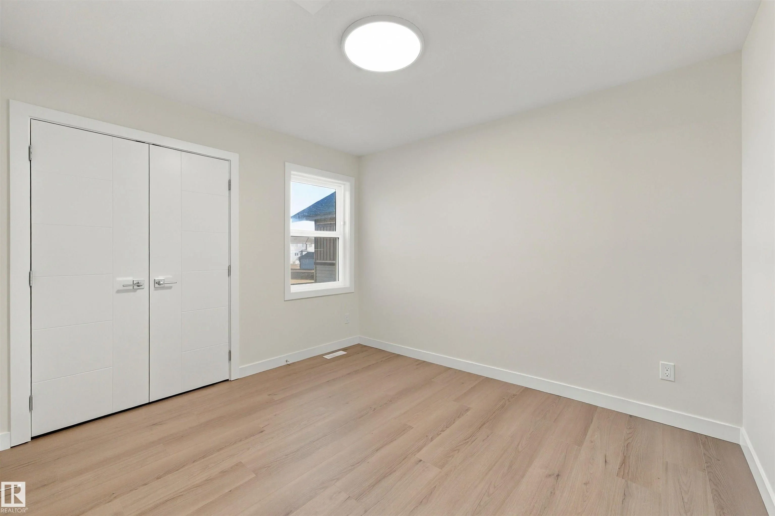 3824 39 St