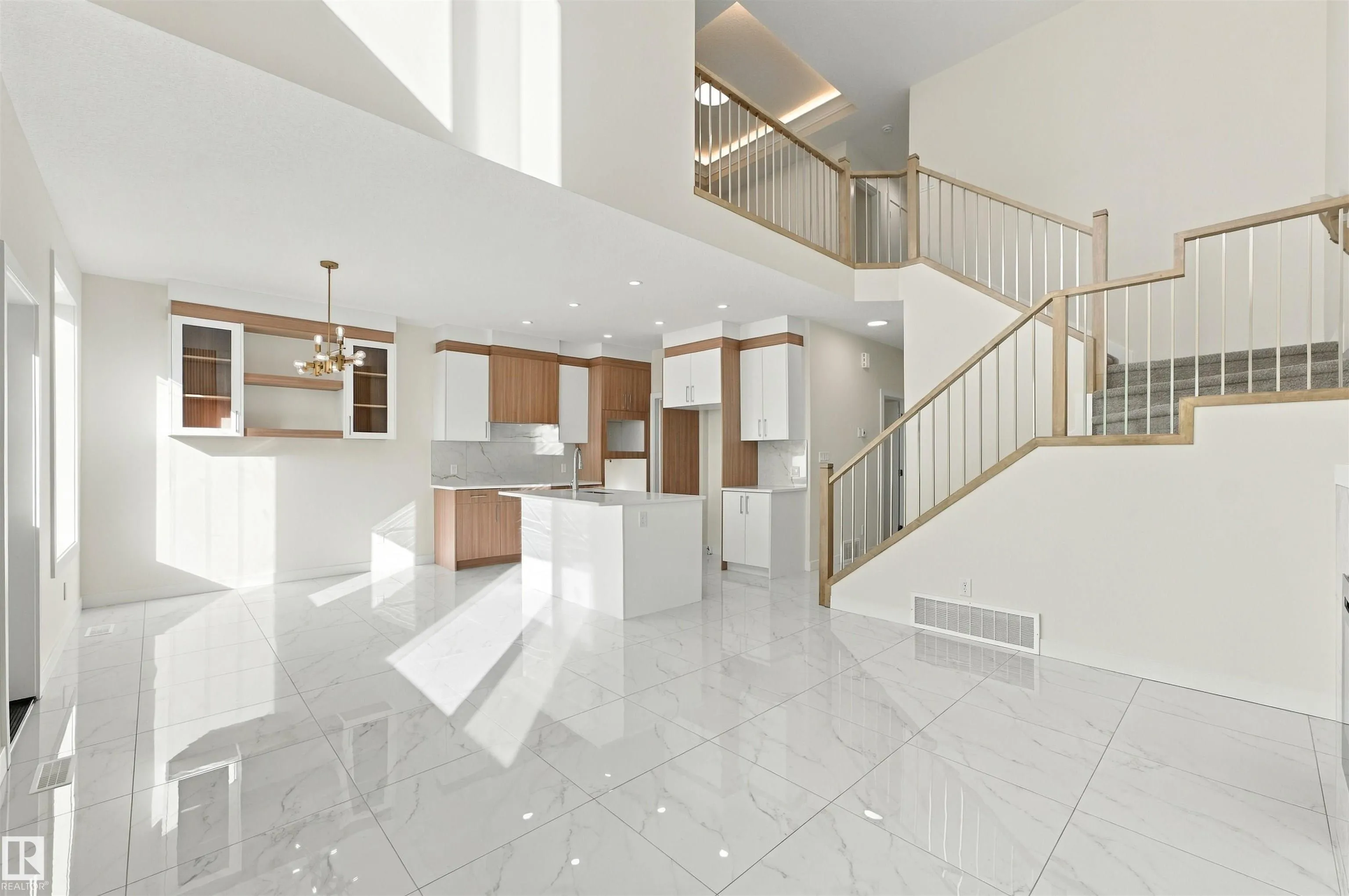 3824 39 St