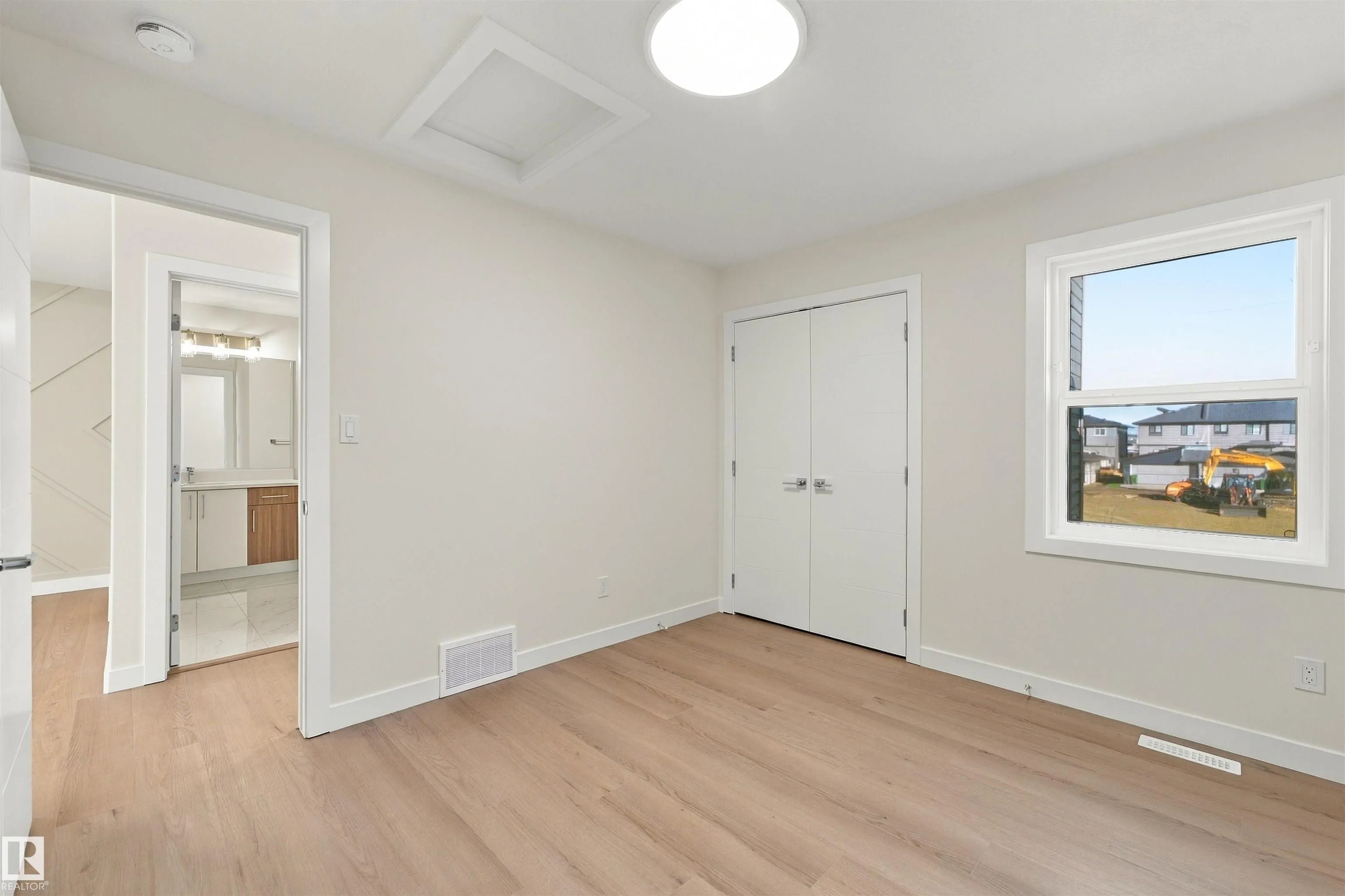 3824 39 St
