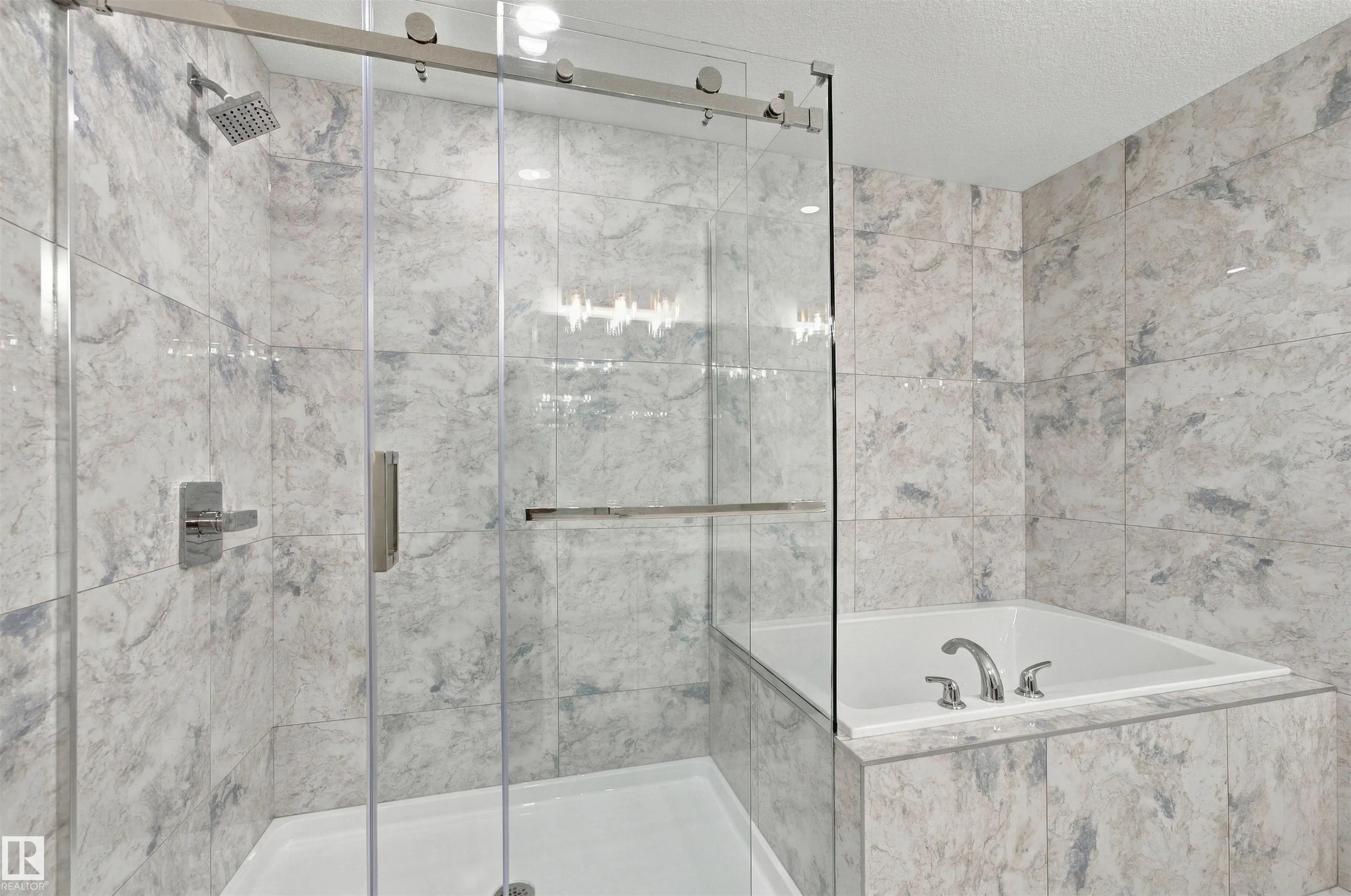 3824 39 St