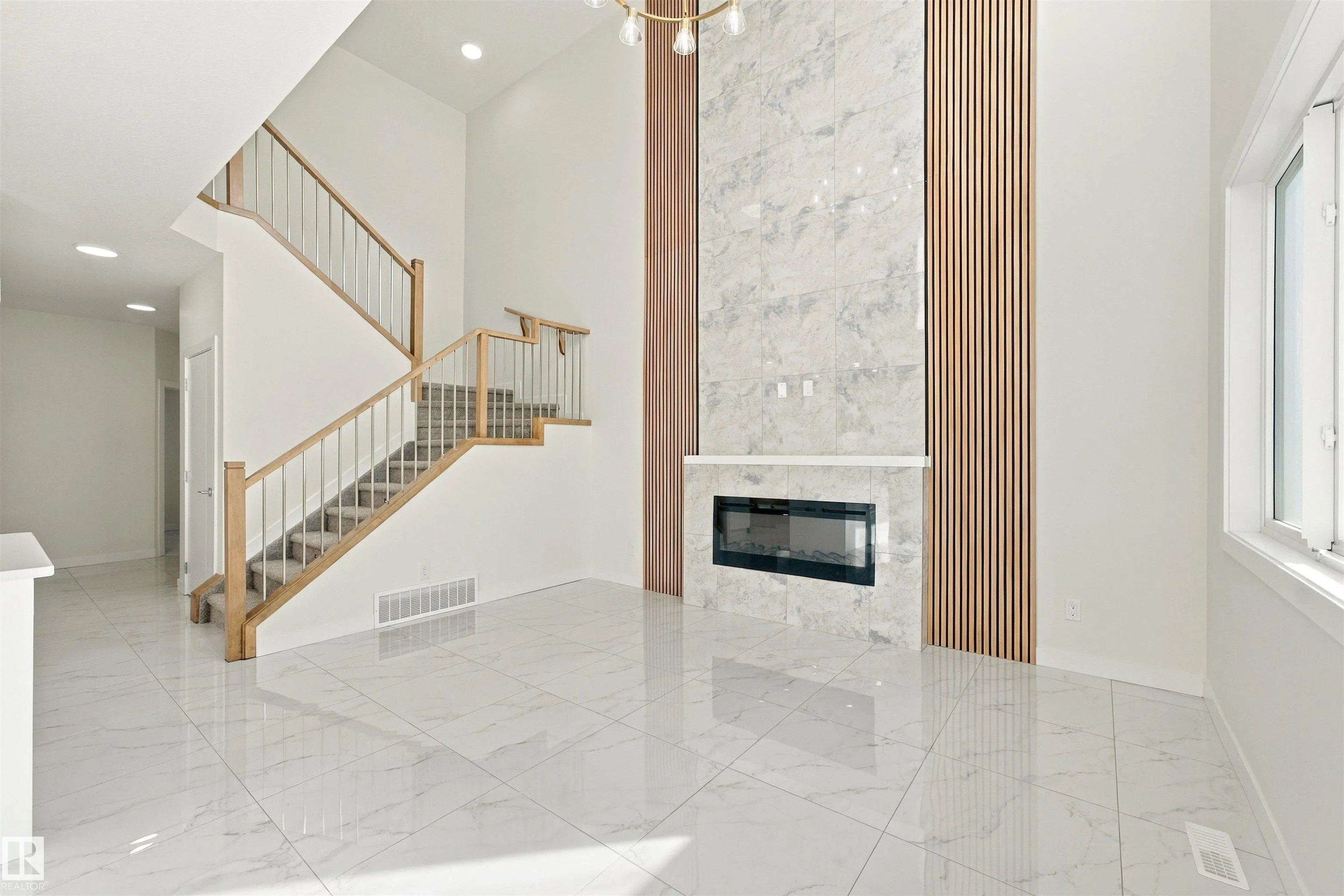 3824 39 St